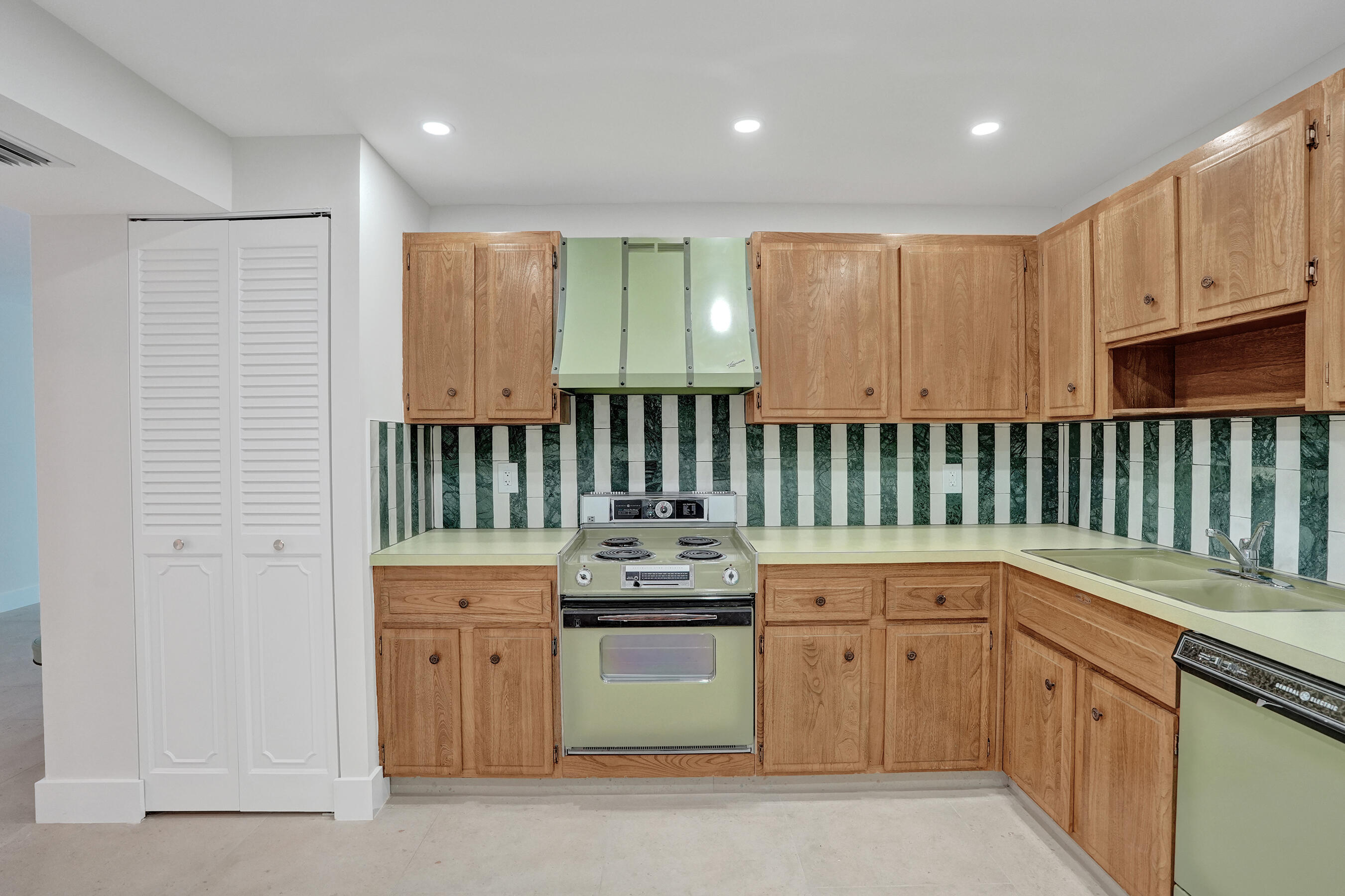 1360 S OCEAN Boulevard 1202