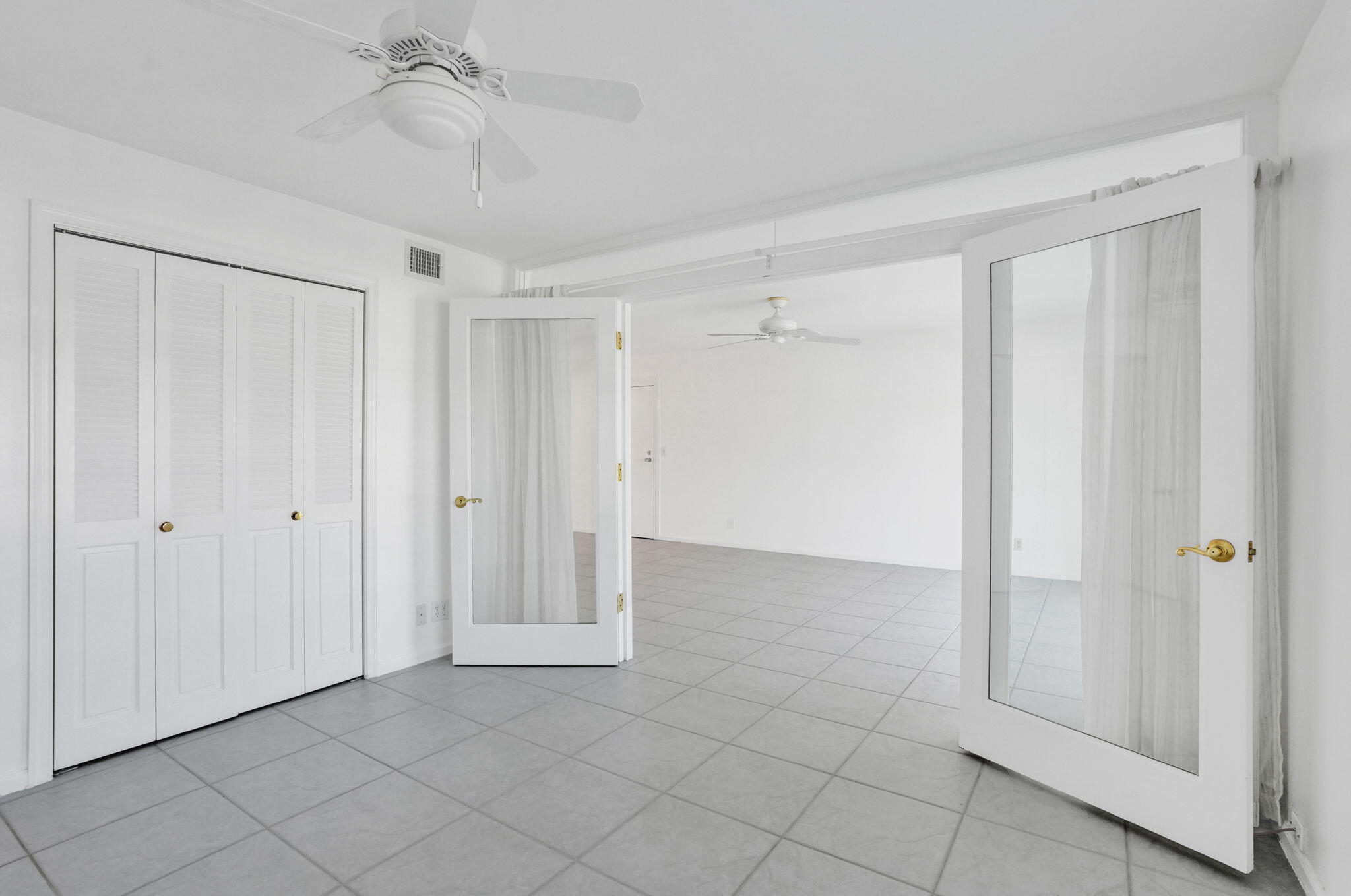 6469 BAY CLUB Drive 3