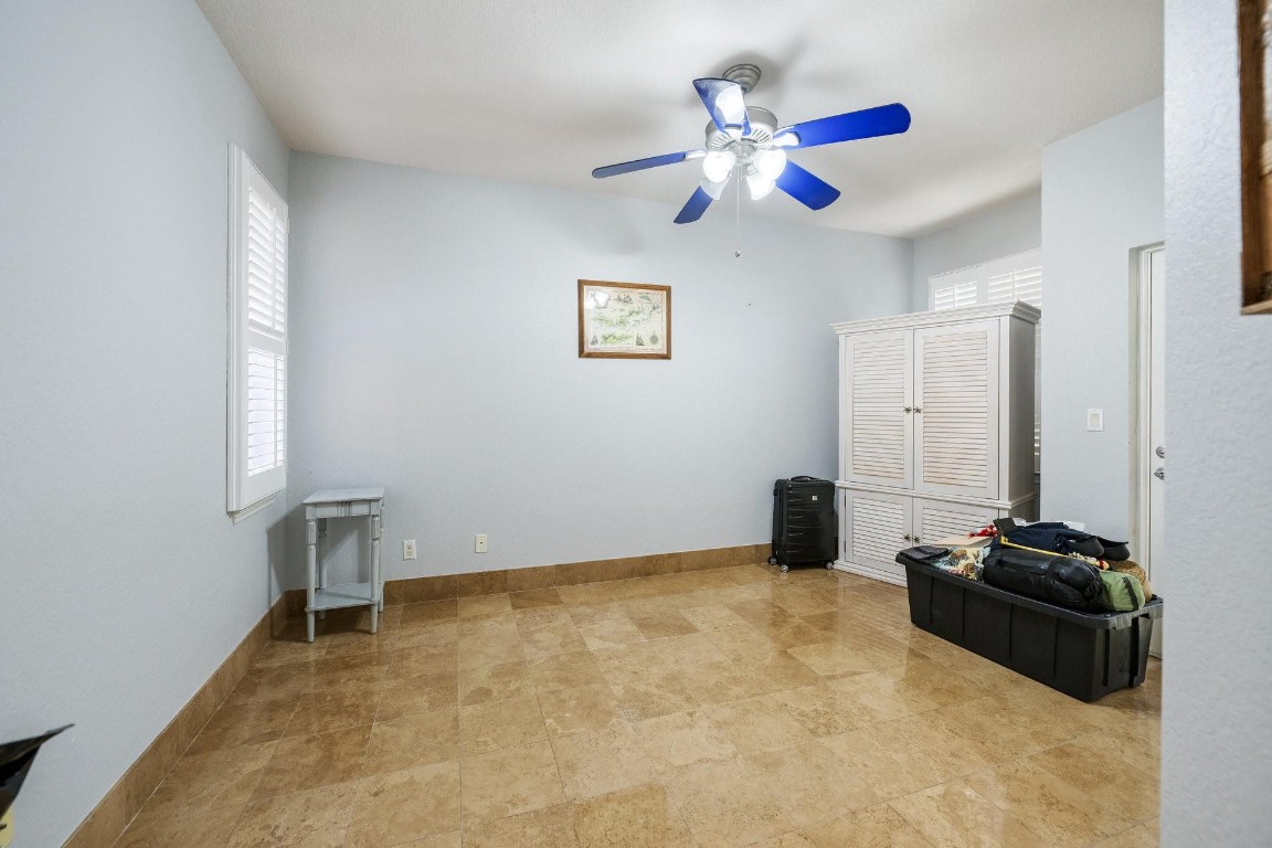 1421 Bayview Dr Unit: 1421