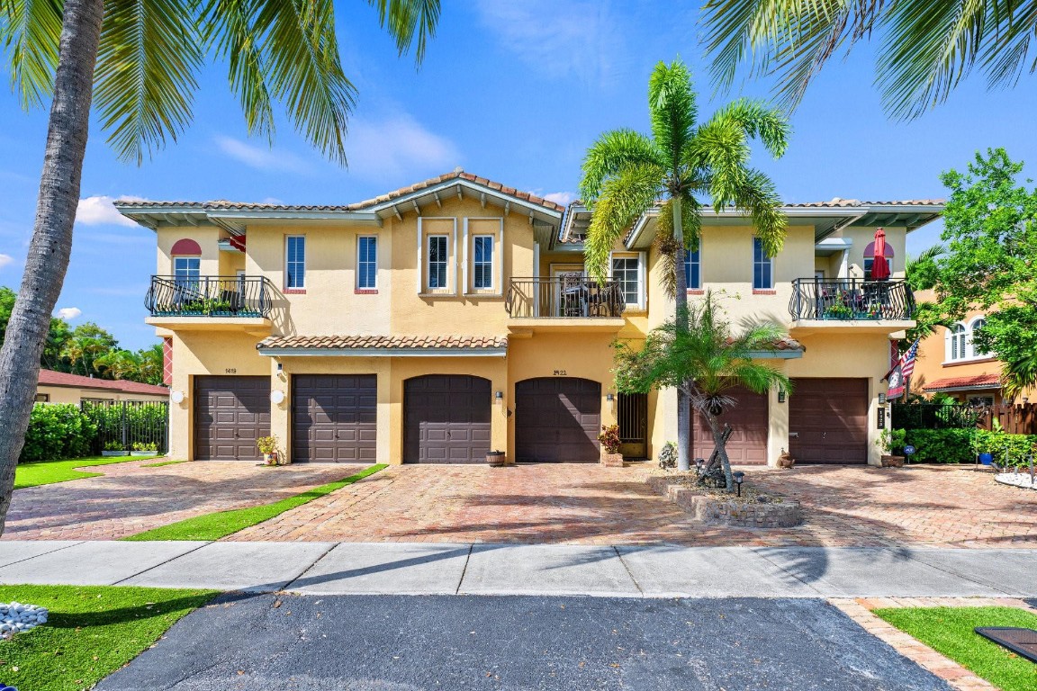 1421 Bayview Dr Unit: 1421