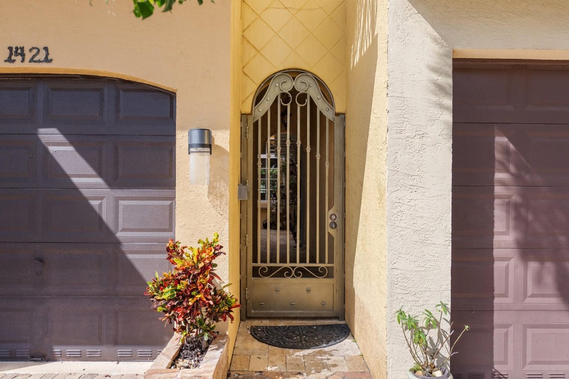 1421 Bayview Dr Unit: 1421