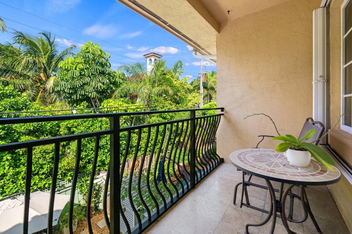 1421 Bayview Dr Unit: 1421