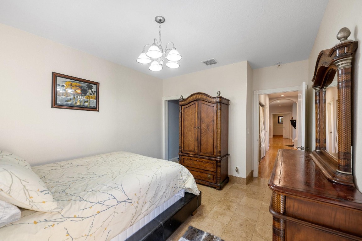 1421 Bayview Dr Unit: 1421