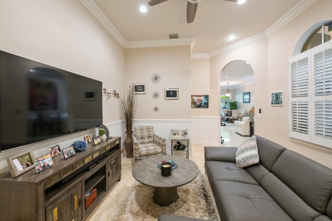 1421 Bayview Dr Unit: 1421