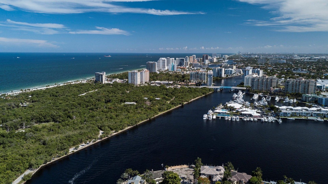 1421 Bayview Dr Unit: 1421