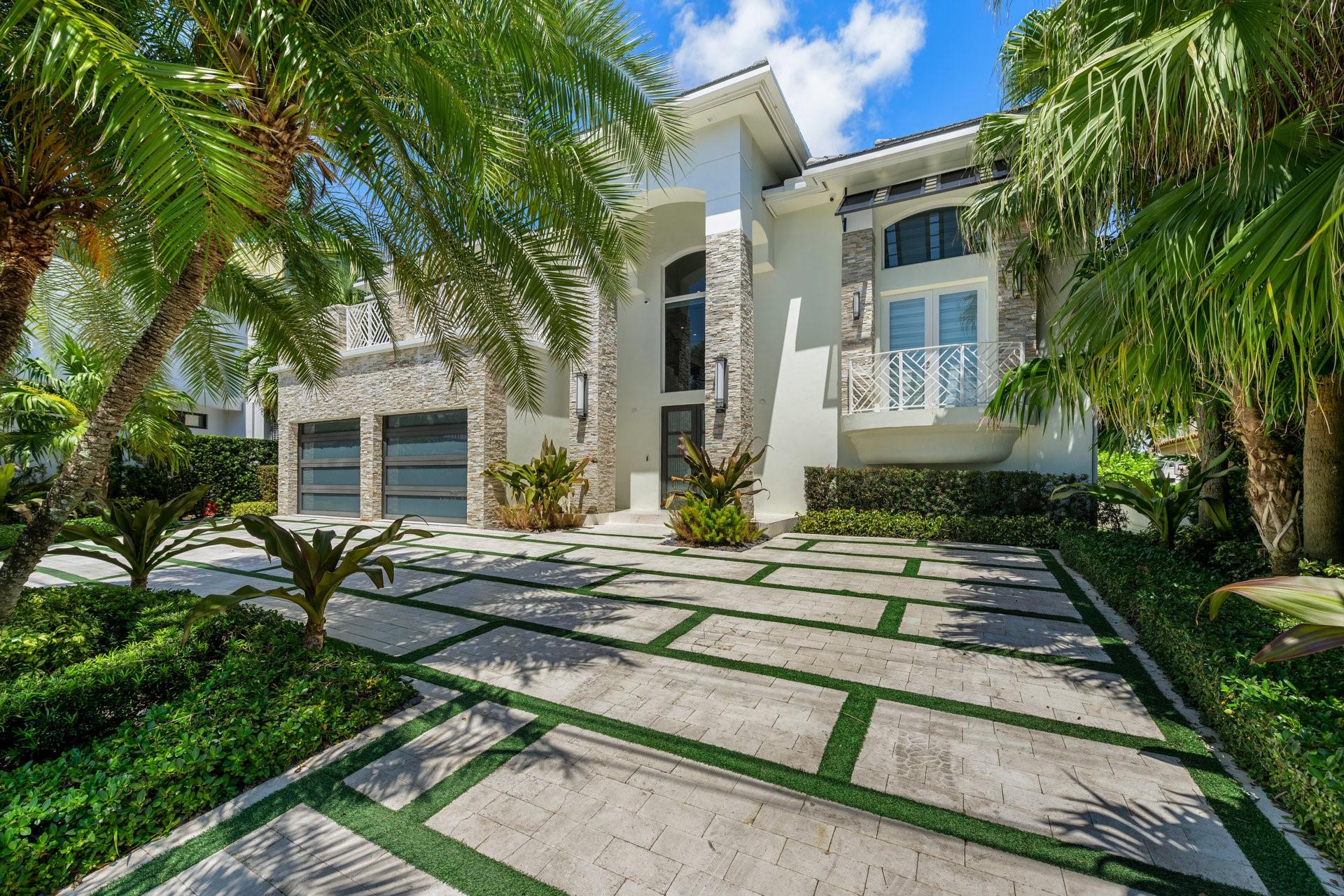 2307 N RIVERSIDE DR