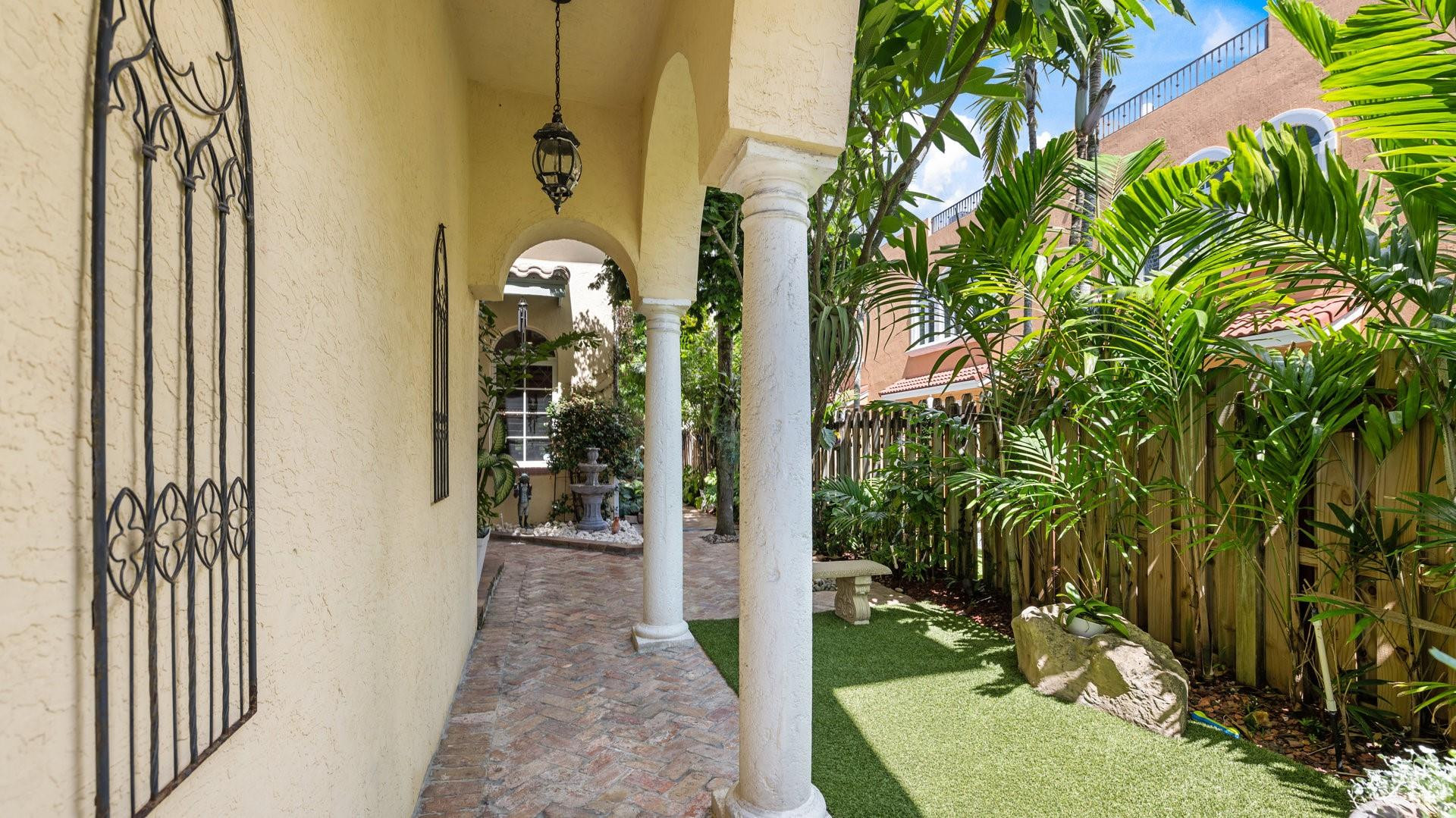 1423 Bayview Dr 1423