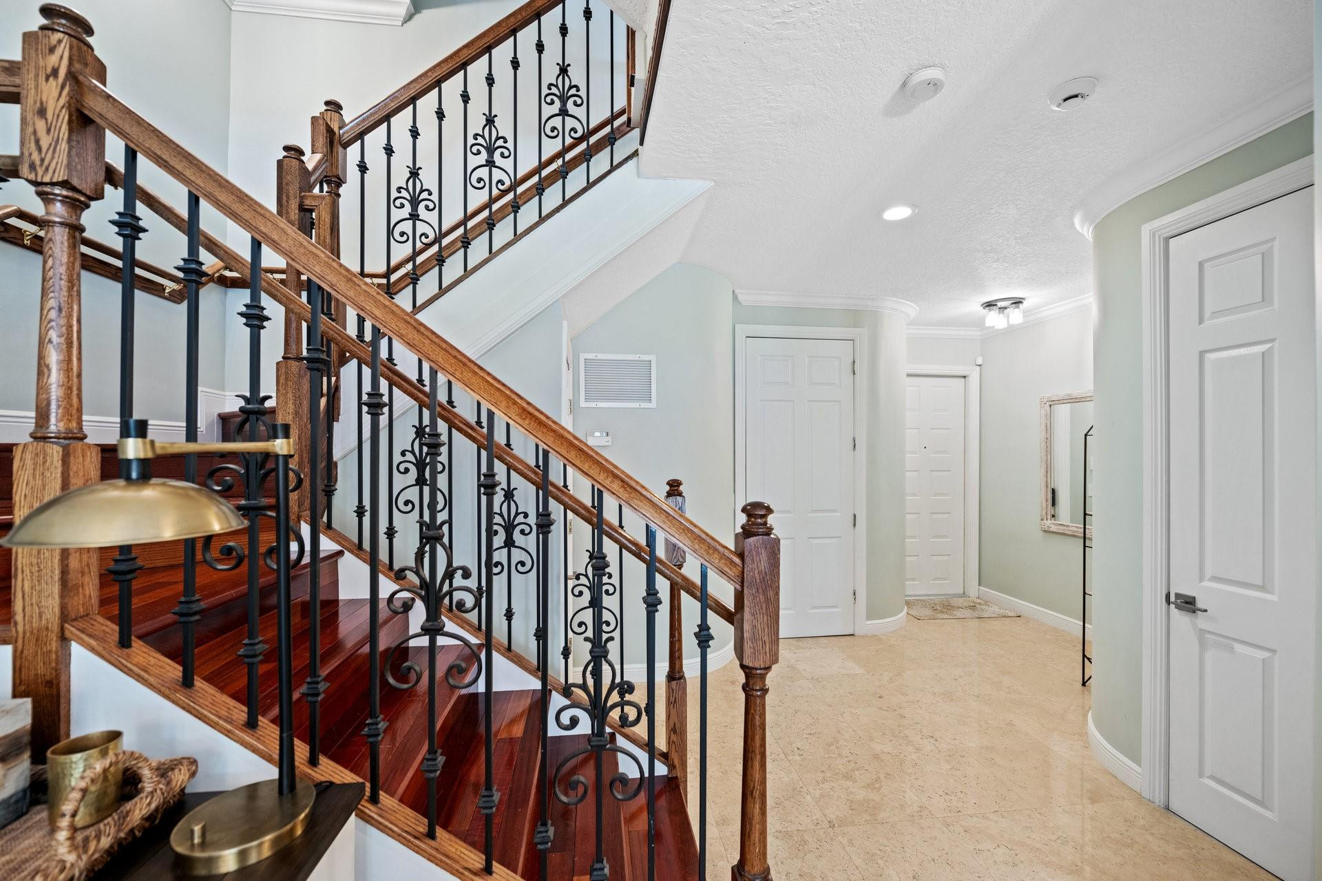 2632 NE 15th St .
