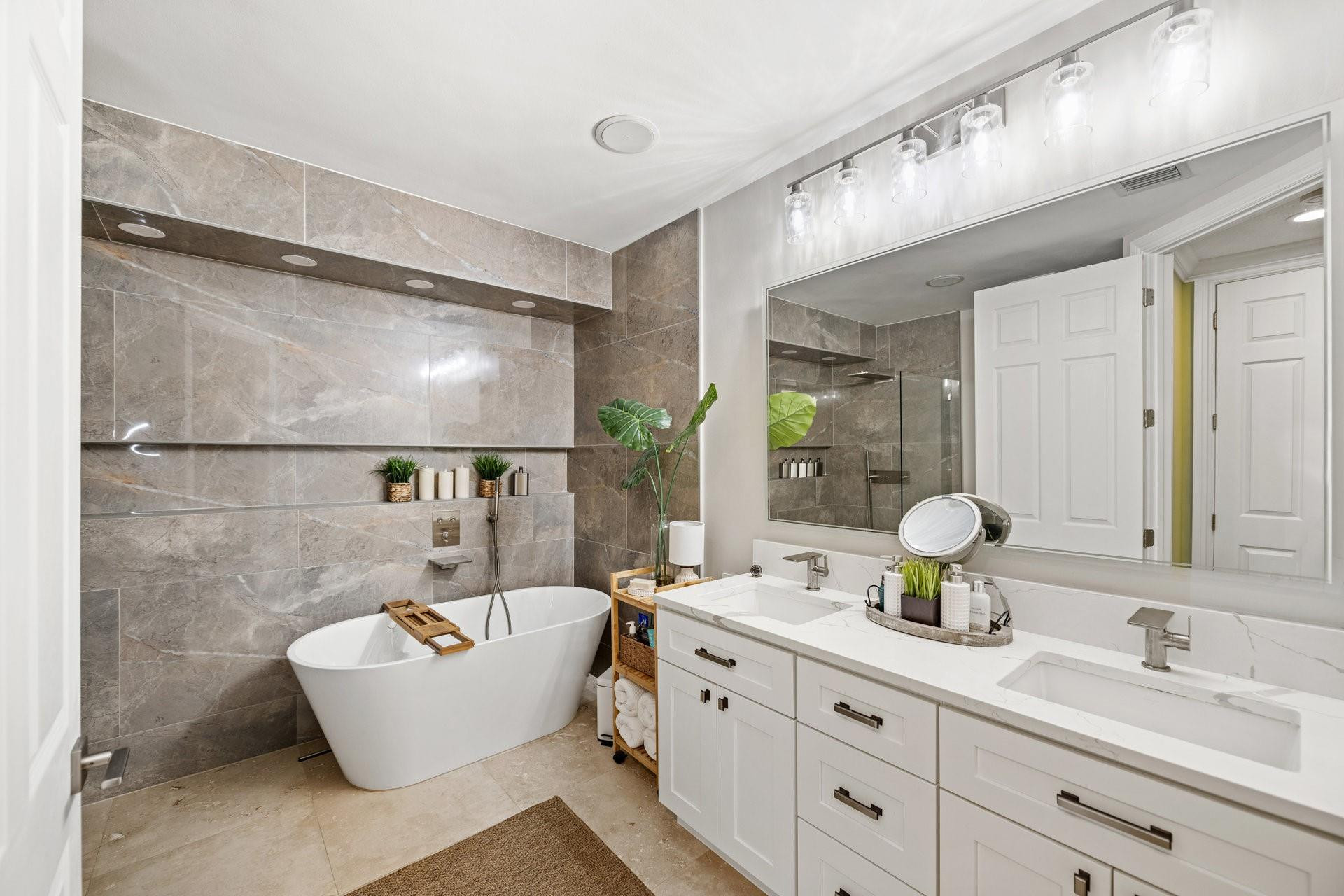 2632 NE 15th St .