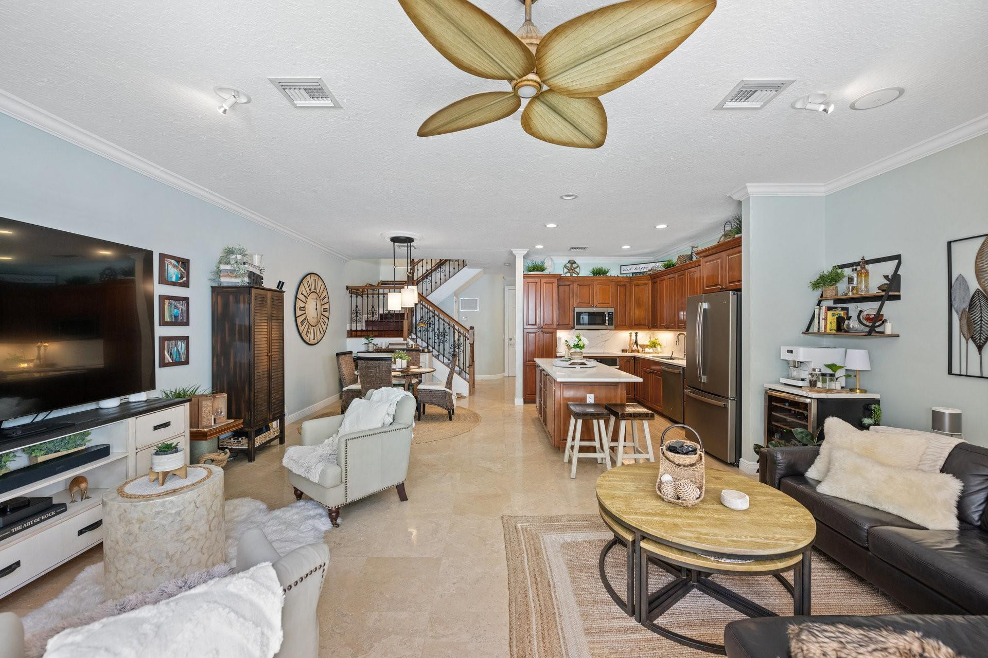 2632 NE 15th St .