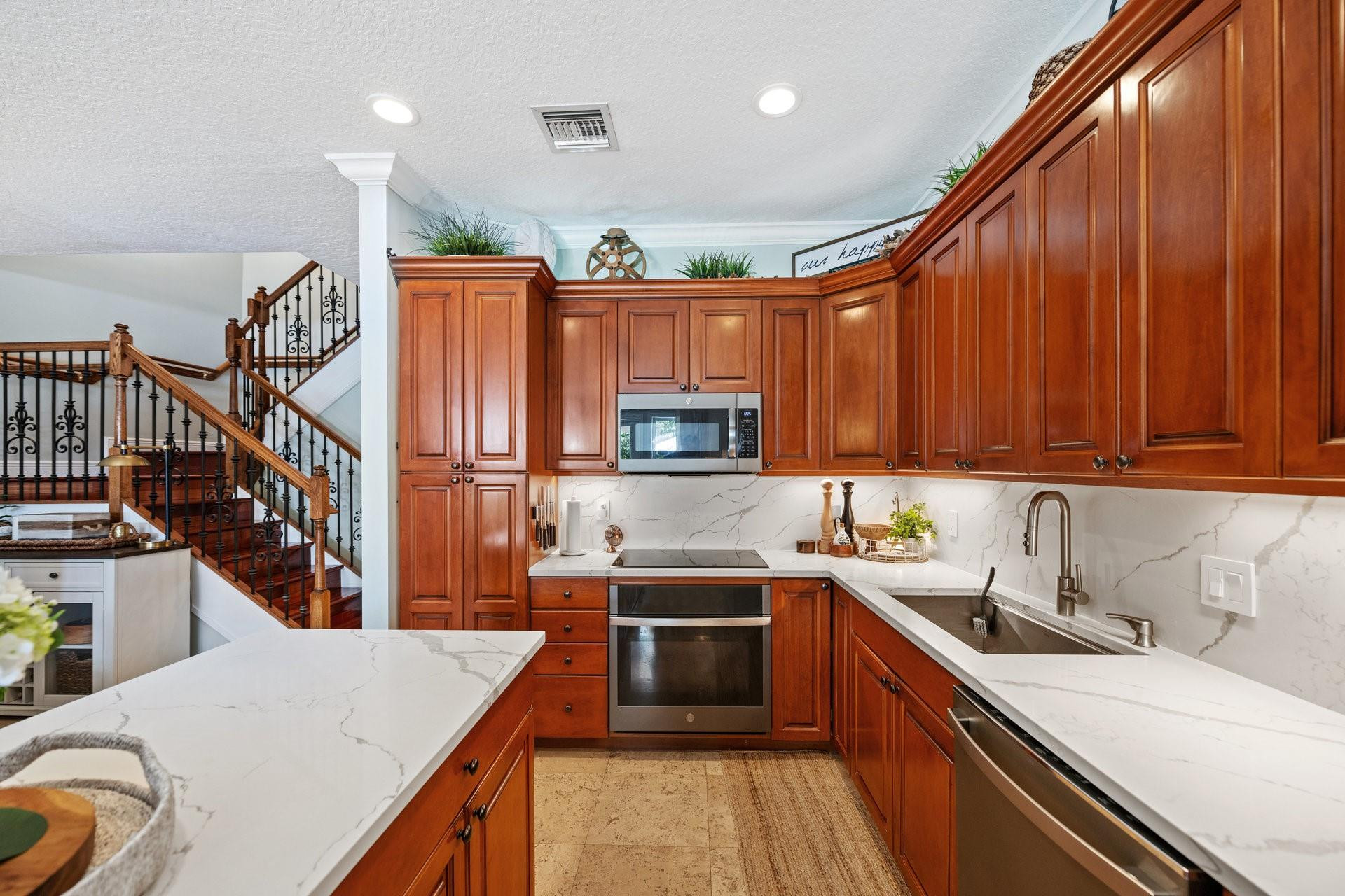 2632 NE 15th St .