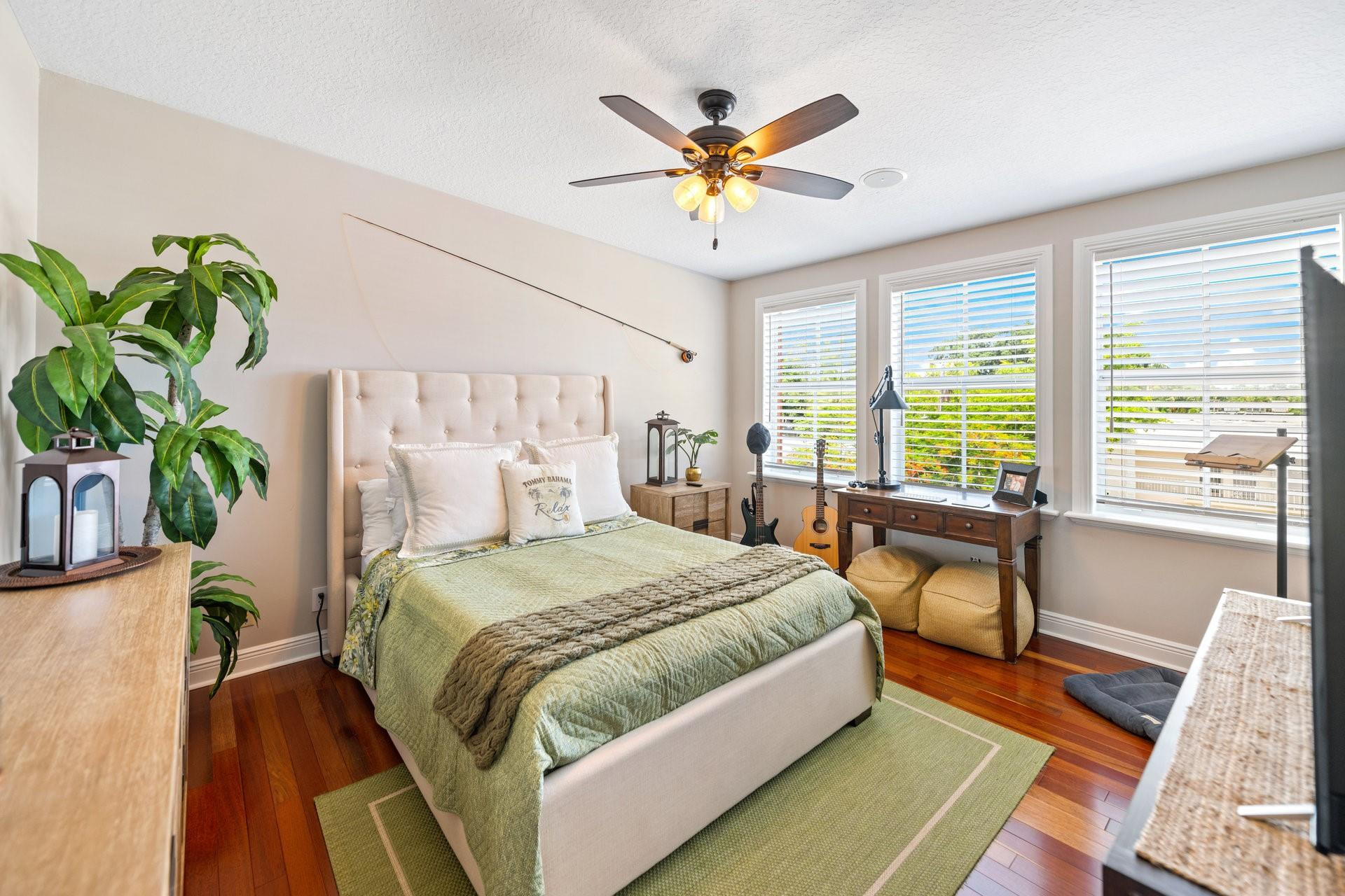 2632 NE 15th St .