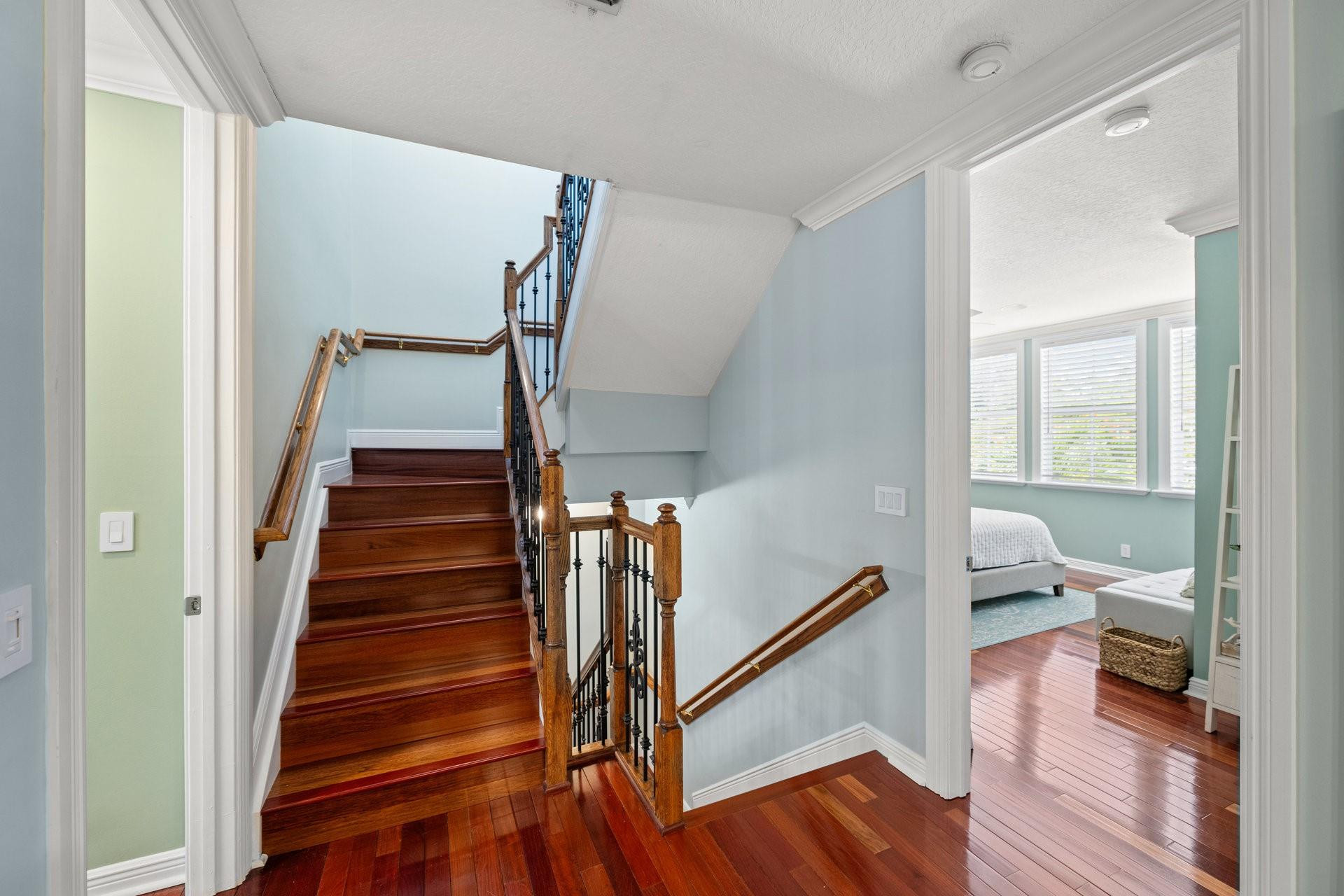 2632 NE 15th St .