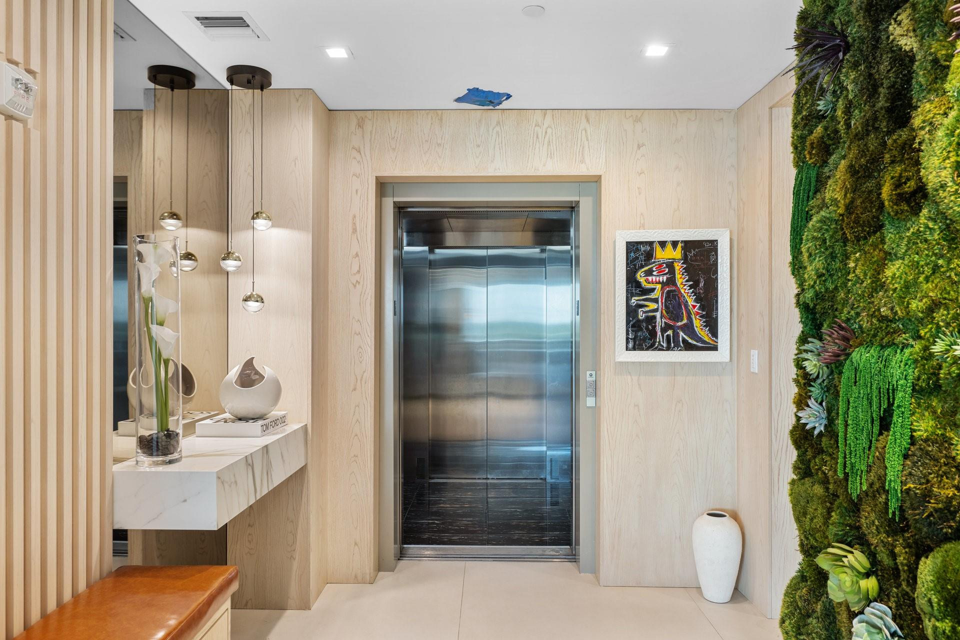 21 Isle Of Venice Dr PH1