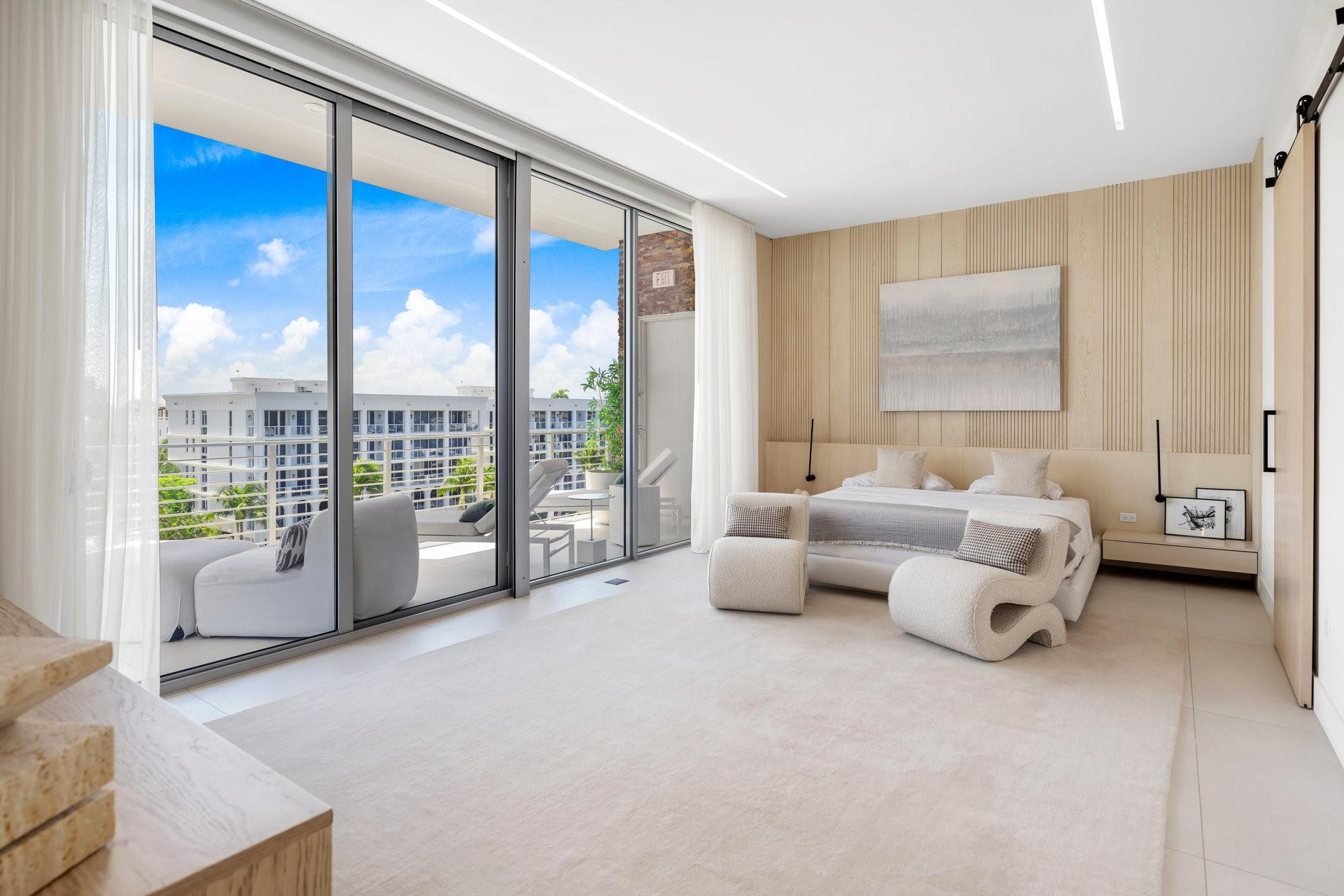 21 Isle Of Venice Dr PH1