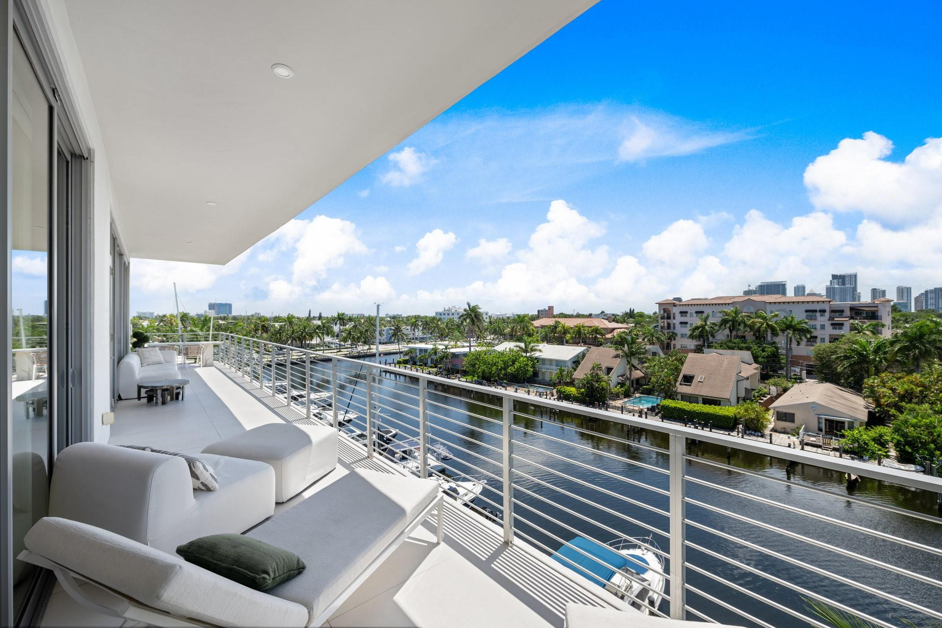 21 Isle Of Venice Dr PH1