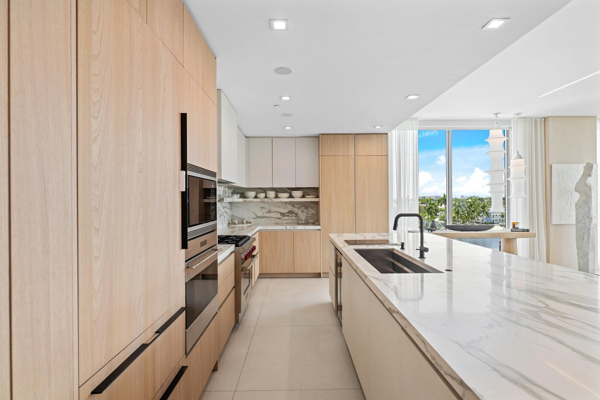 21 Isle Of Venice Dr PH1