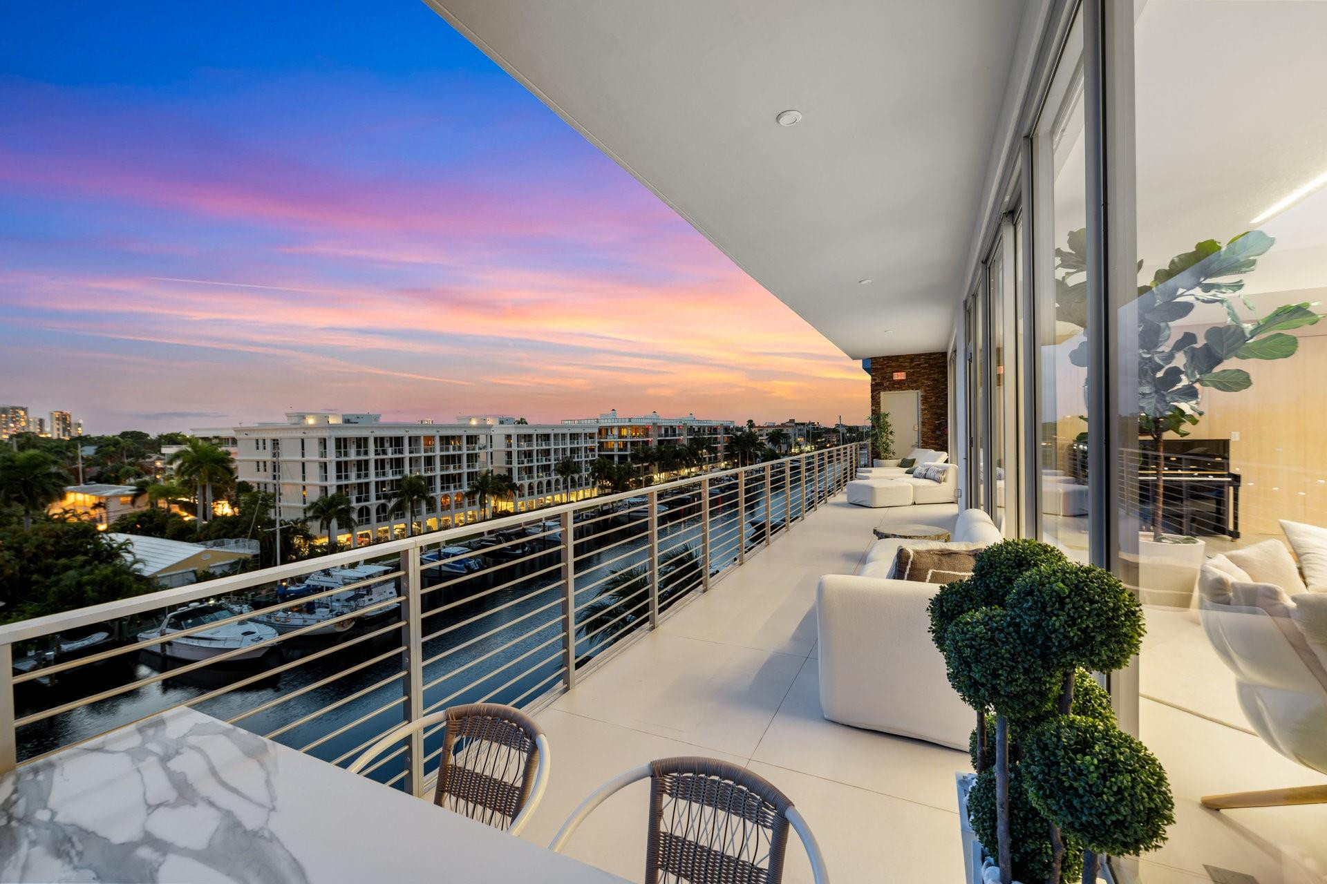 21 Isle Of Venice Dr PH1