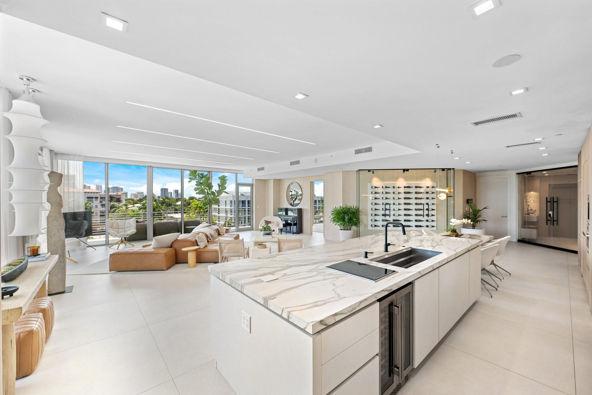 21 Isle Of Venice Dr PH1