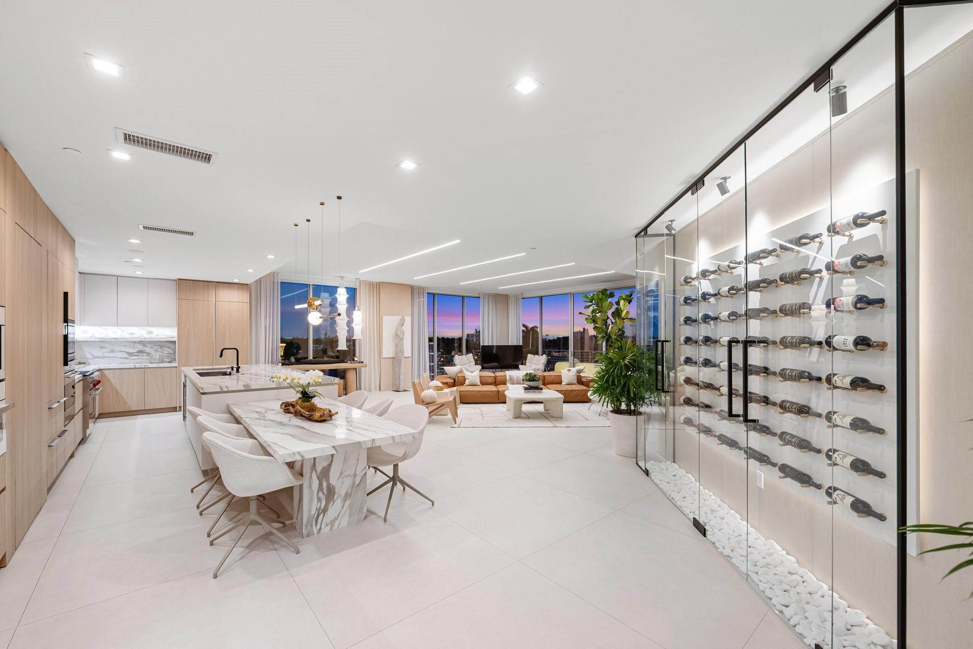 21 Isle Of Venice Dr PH1