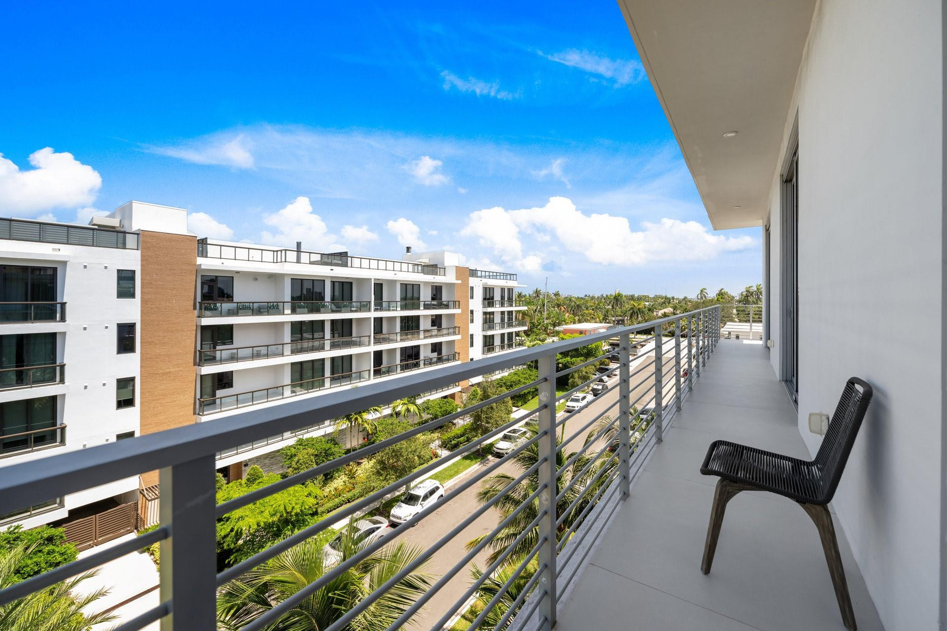 21 Isle Of Venice Dr PH1