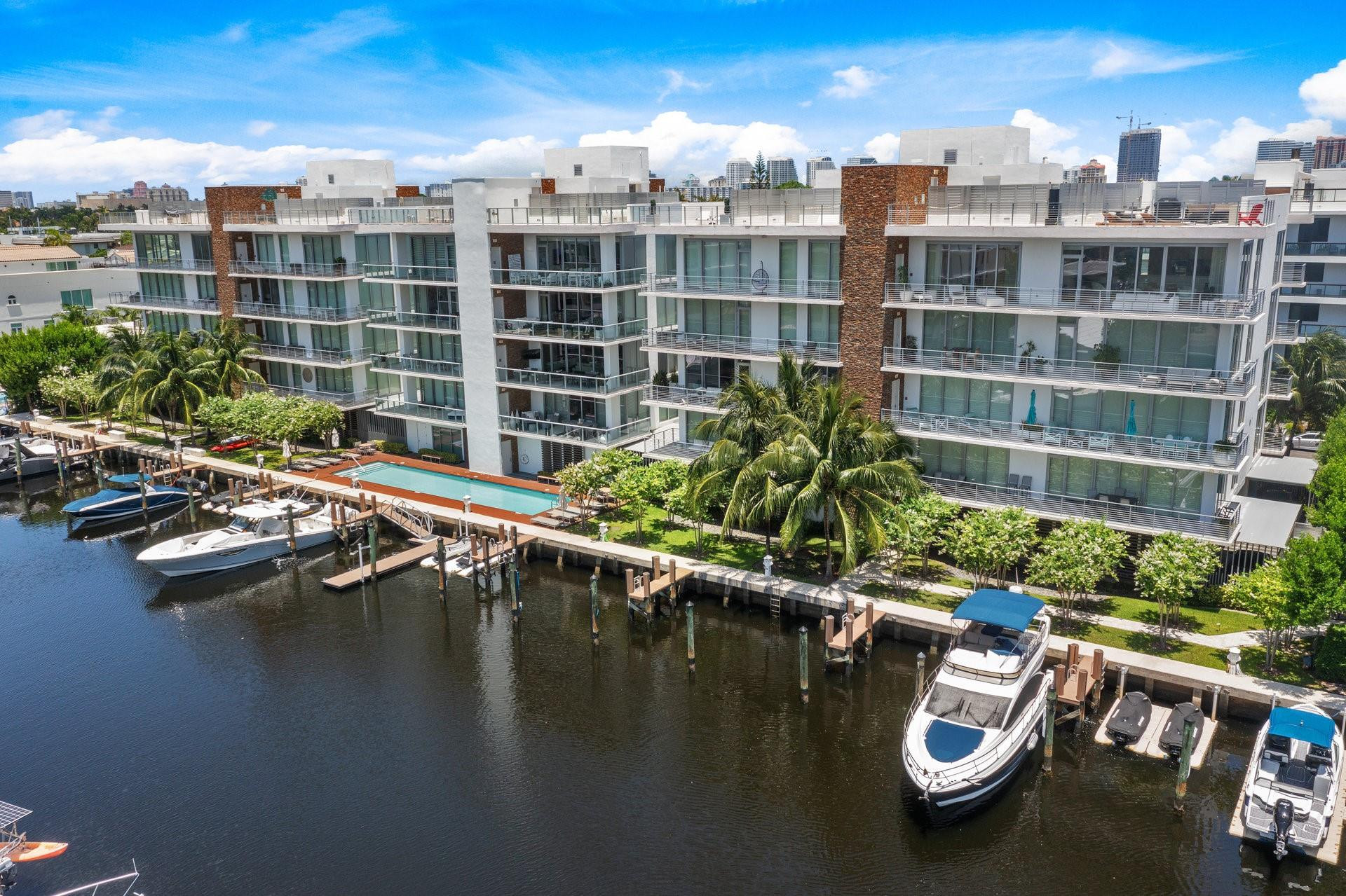 21 Isle Of Venice Dr PH1