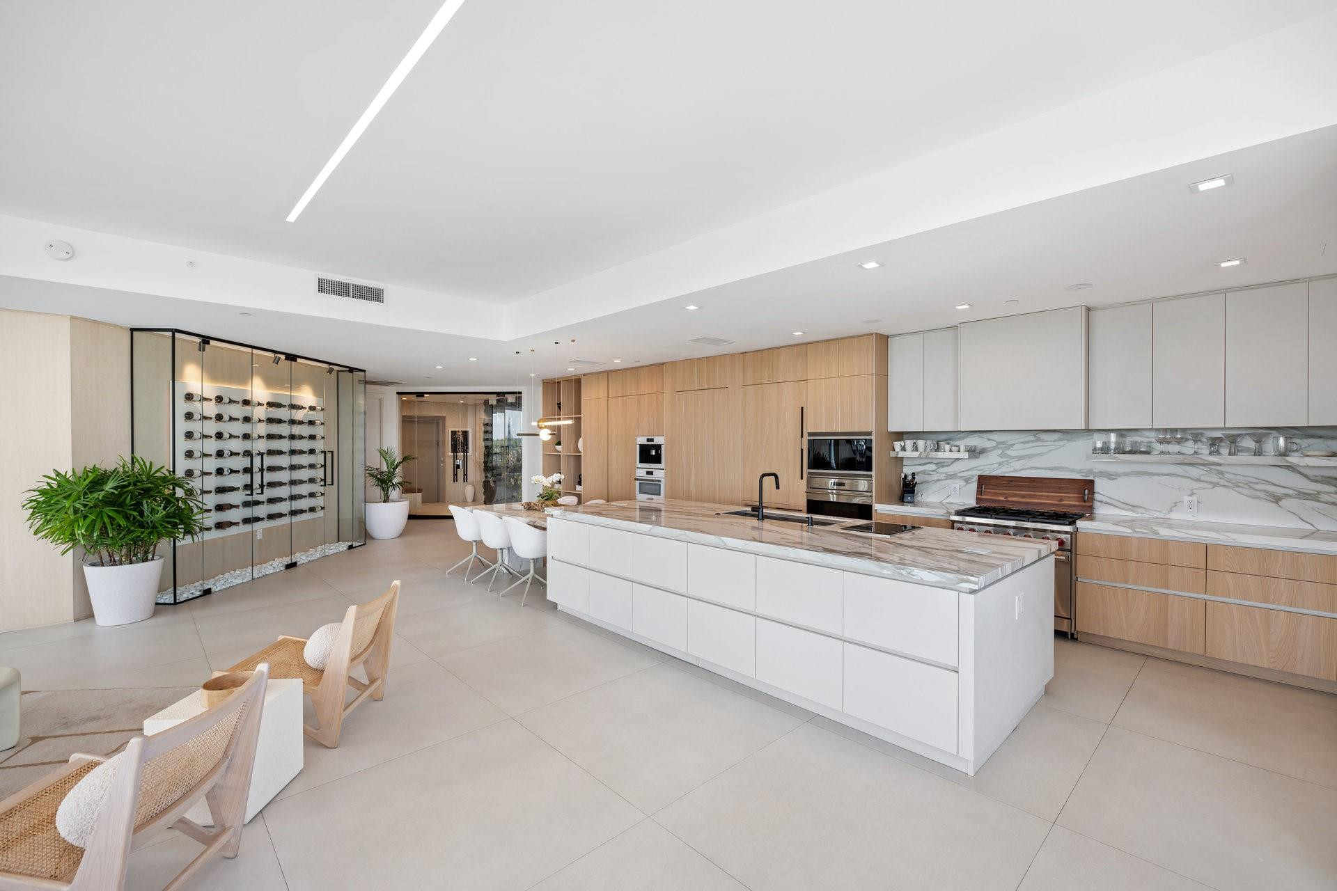 21 Isle Of Venice Dr PH1