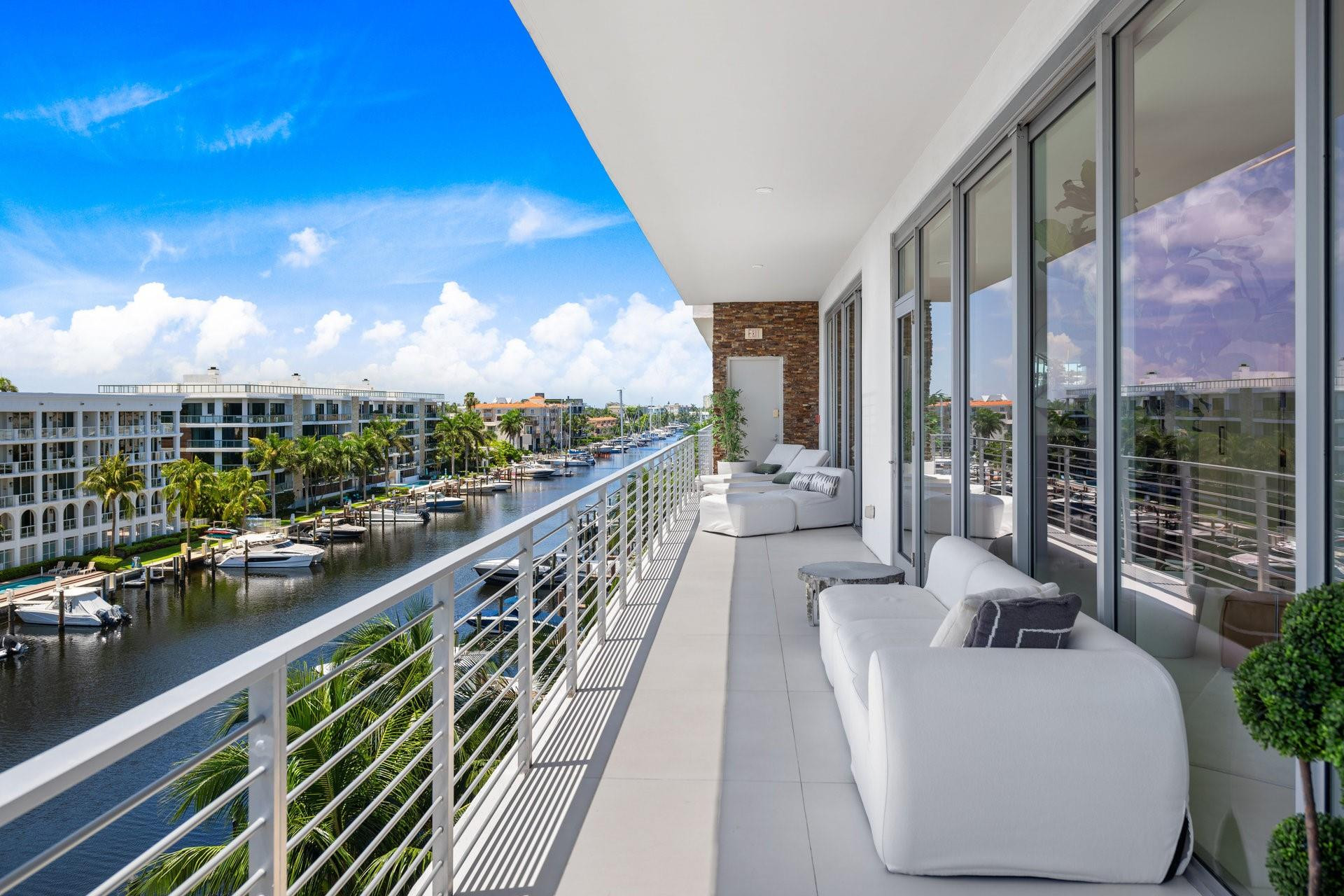 21 Isle Of Venice Dr PH1