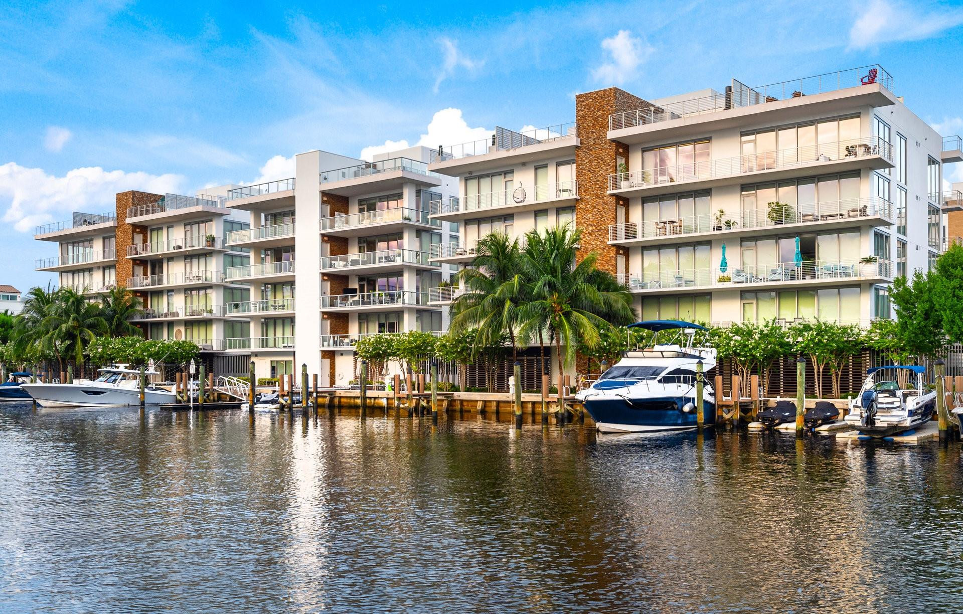 21 Isle Of Venice Dr PH1