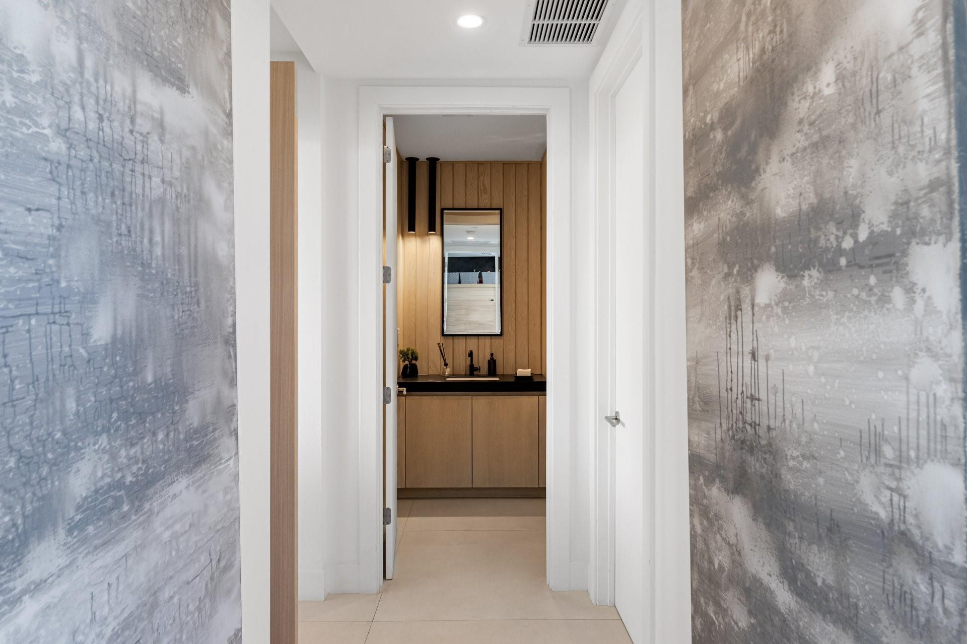 21 Isle Of Venice Dr PH1