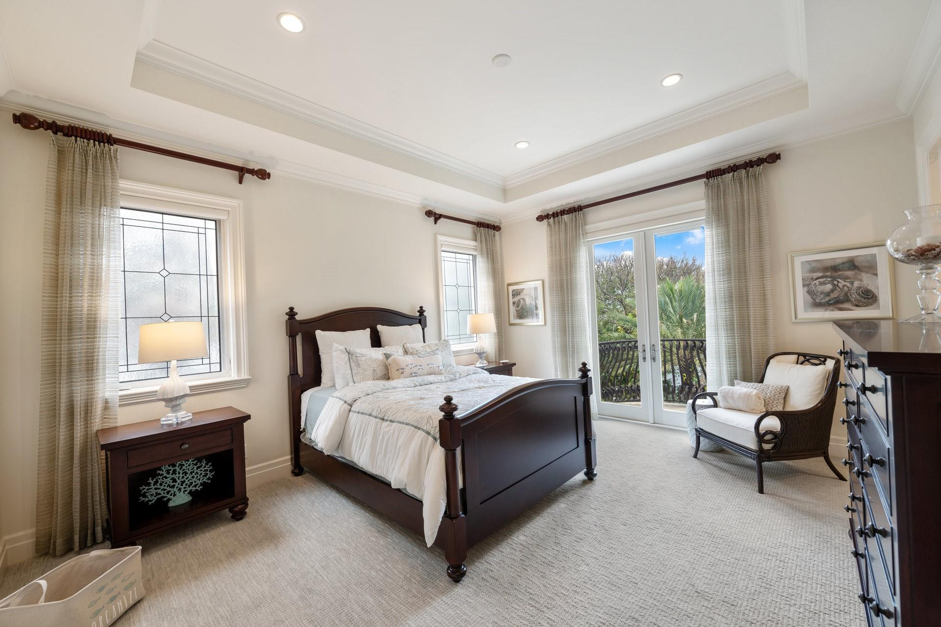 1011 Hillsboro Mile