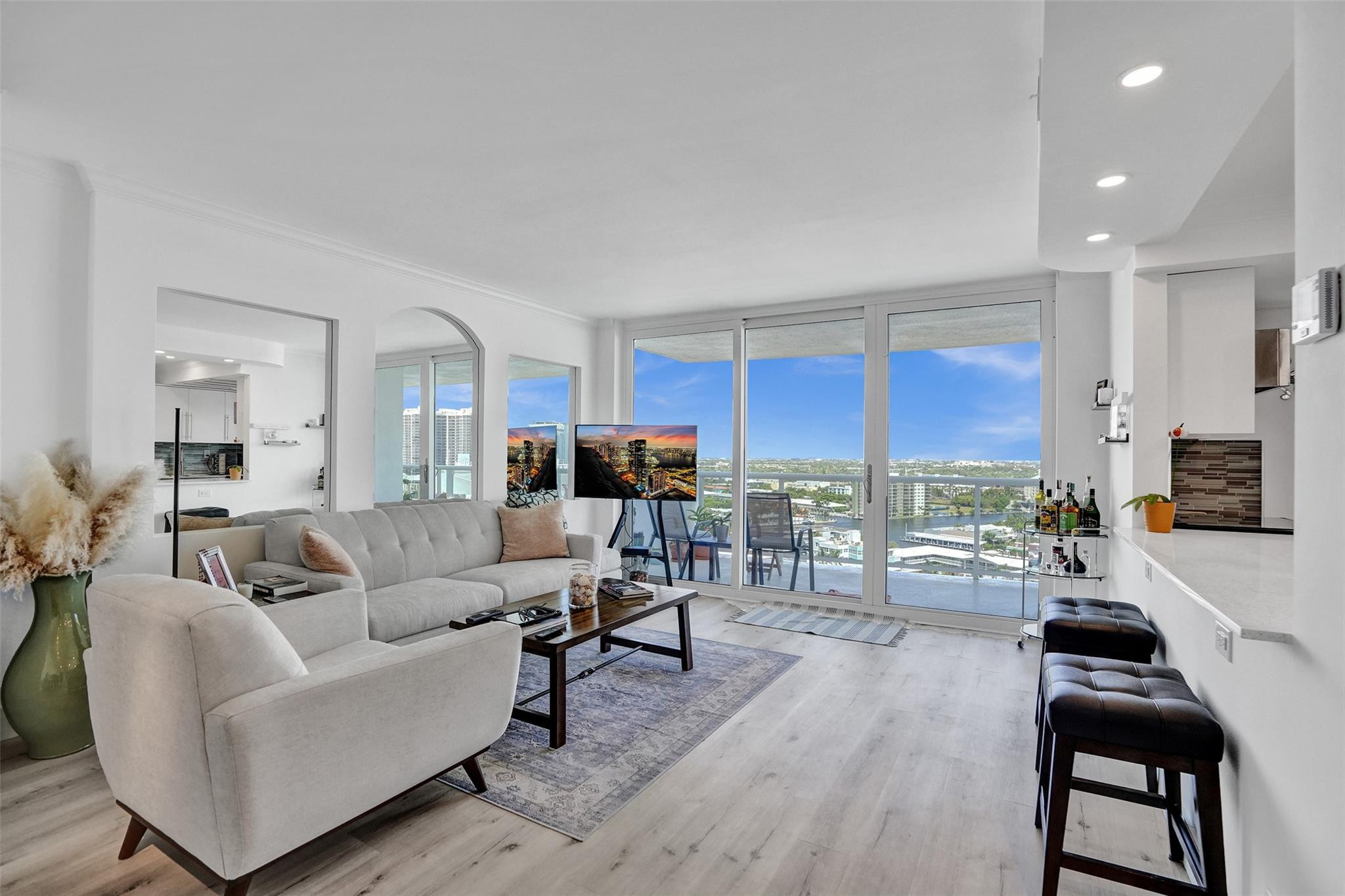 2715 N Ocean Blvd 17F