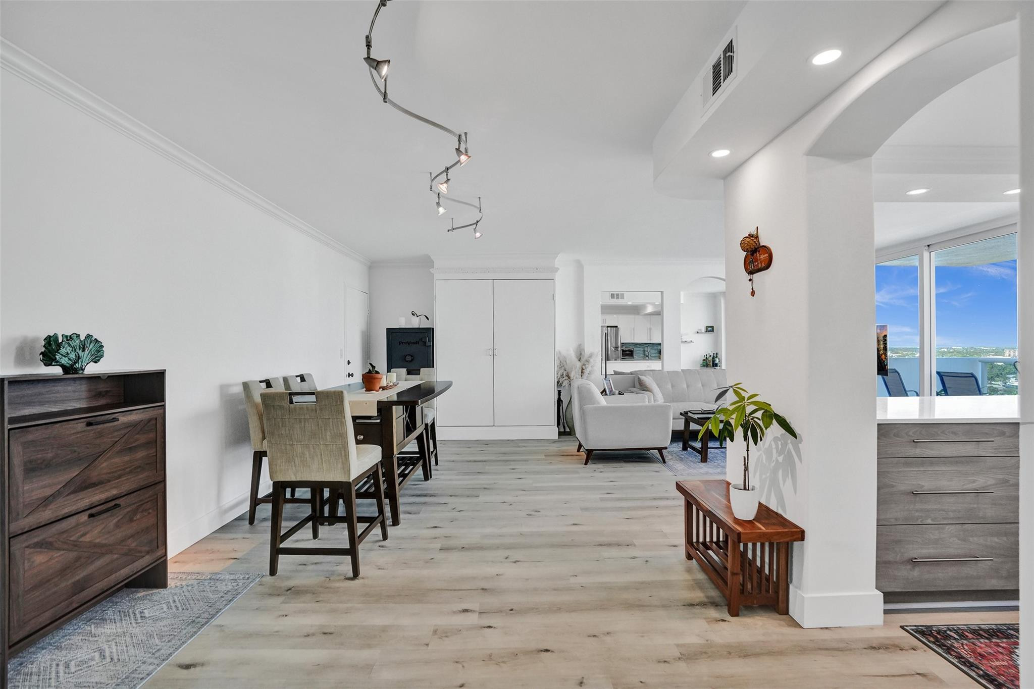 2715 N Ocean Blvd 17F