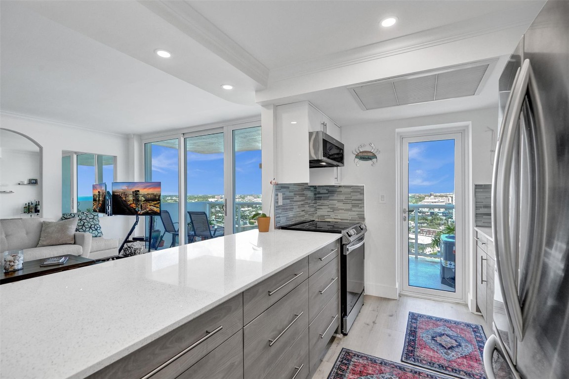 2715 N Ocean Blvd 17F