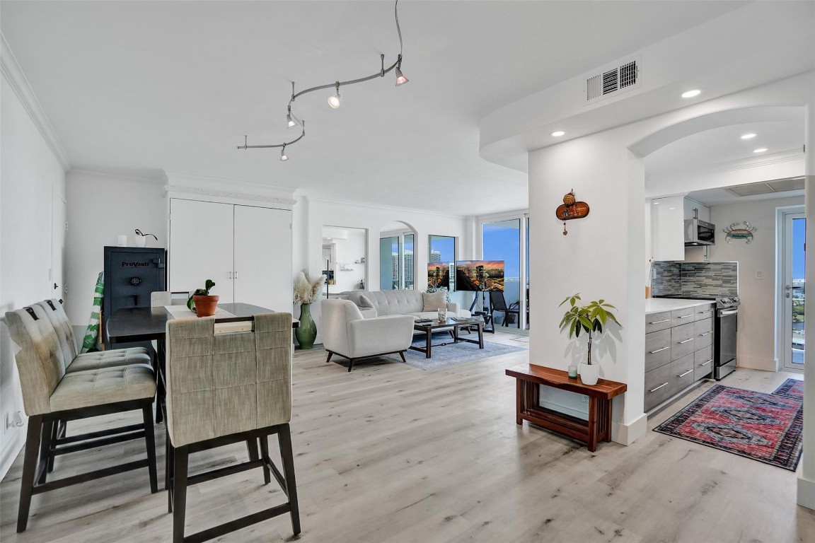 2715 N Ocean Blvd 17F