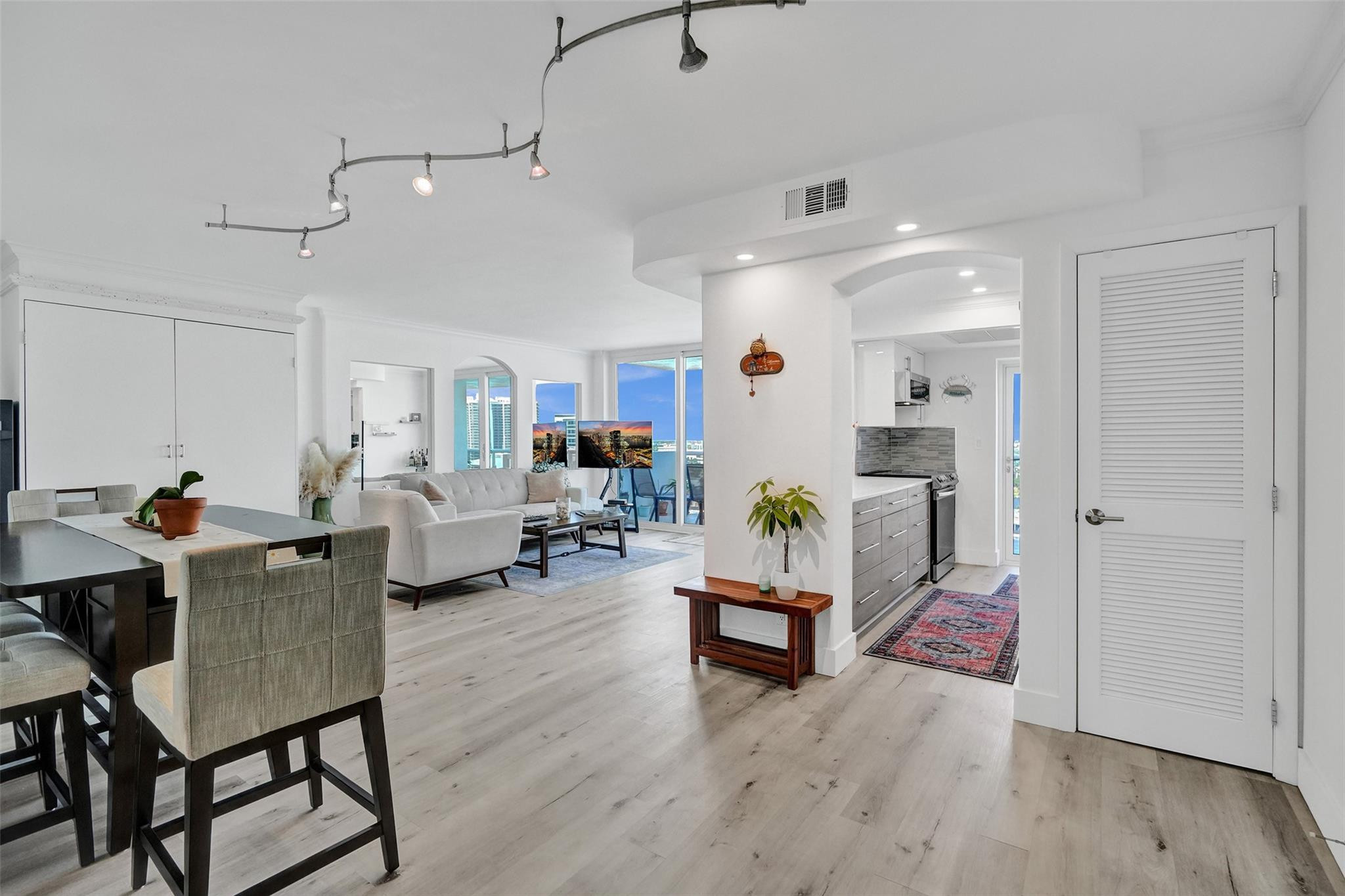 2715 N Ocean Blvd 17F