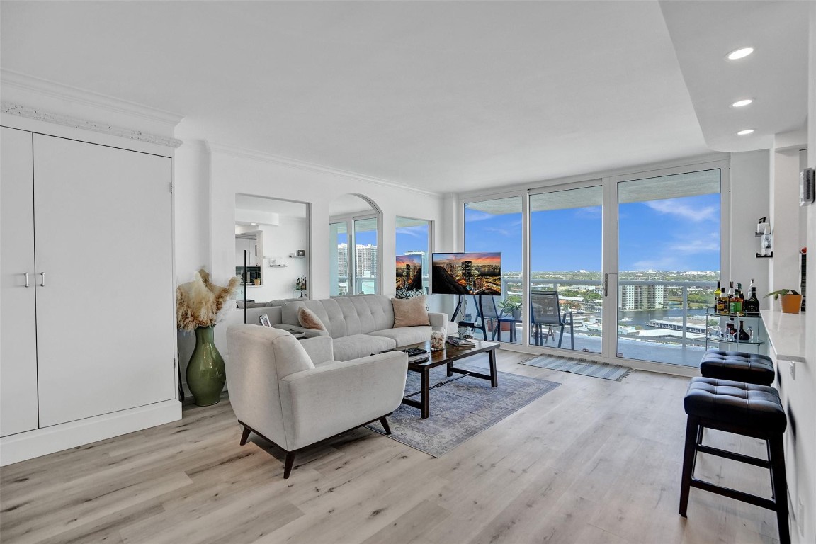 2715 N Ocean Blvd 17F