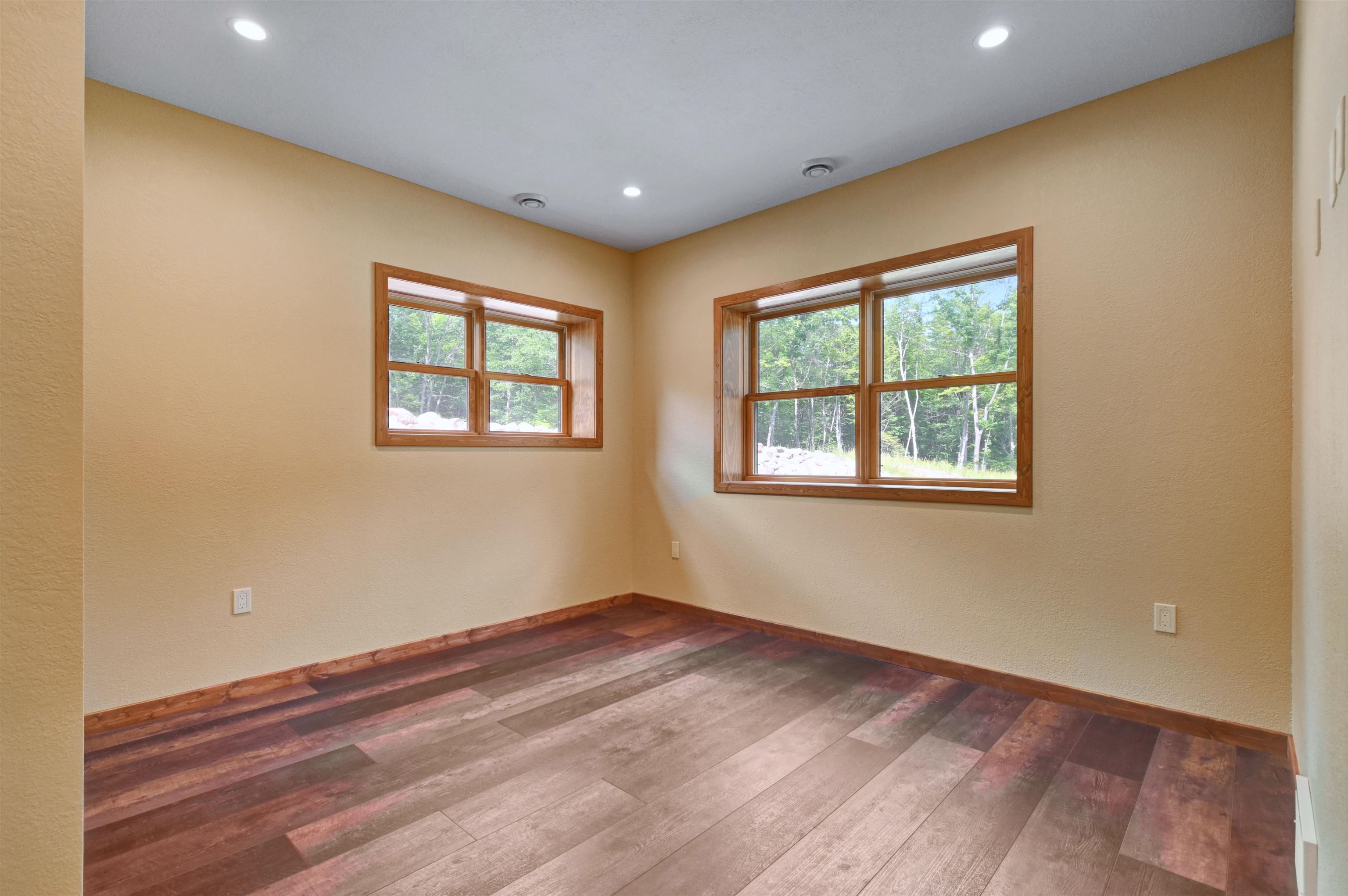 12207 E Railroad Rd