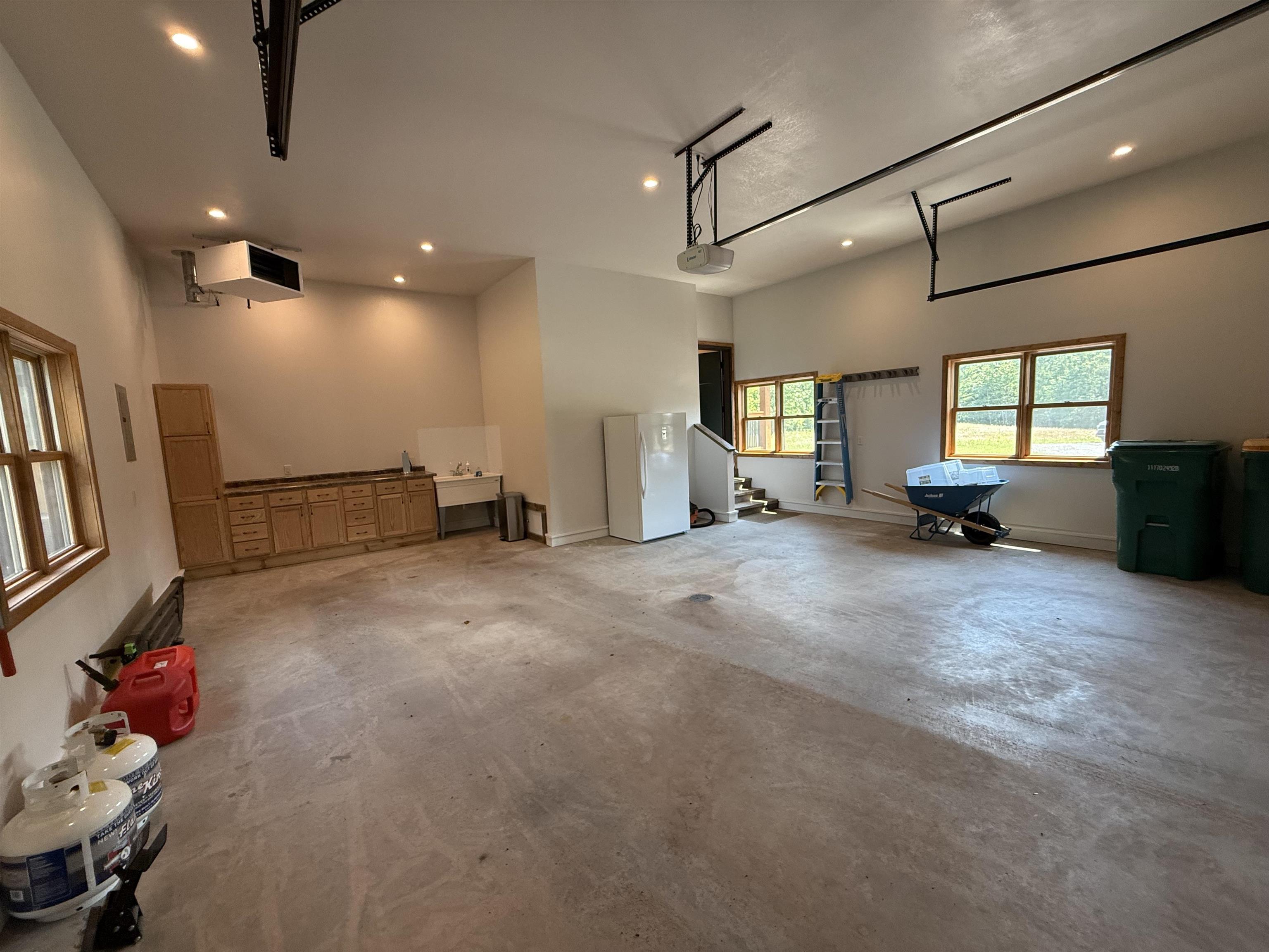 12207 E Railroad Rd