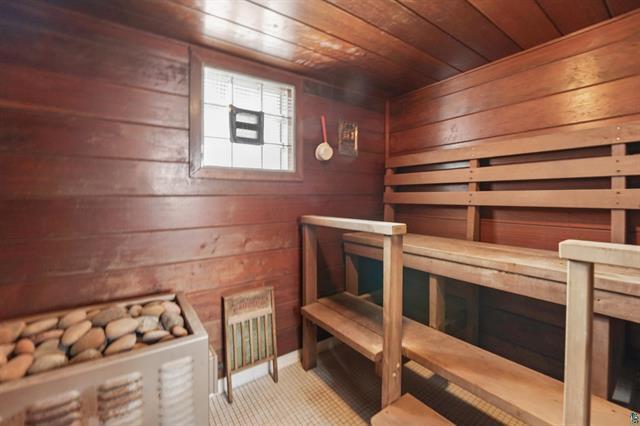 10180 County Highway H