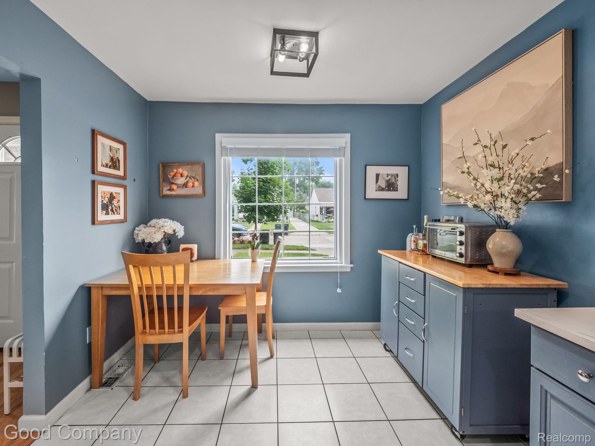 2118 ROWLAND Avenue