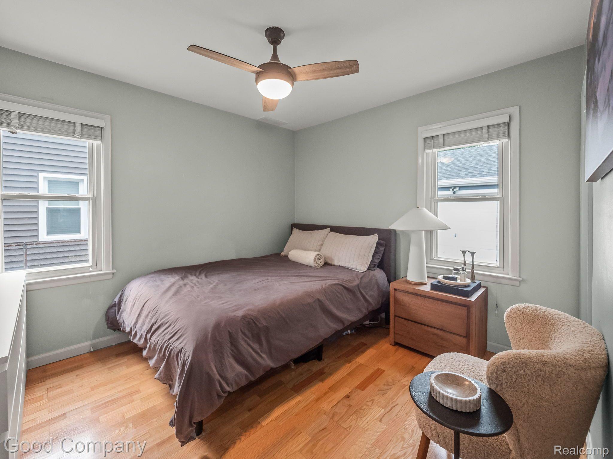 2118 ROWLAND Avenue