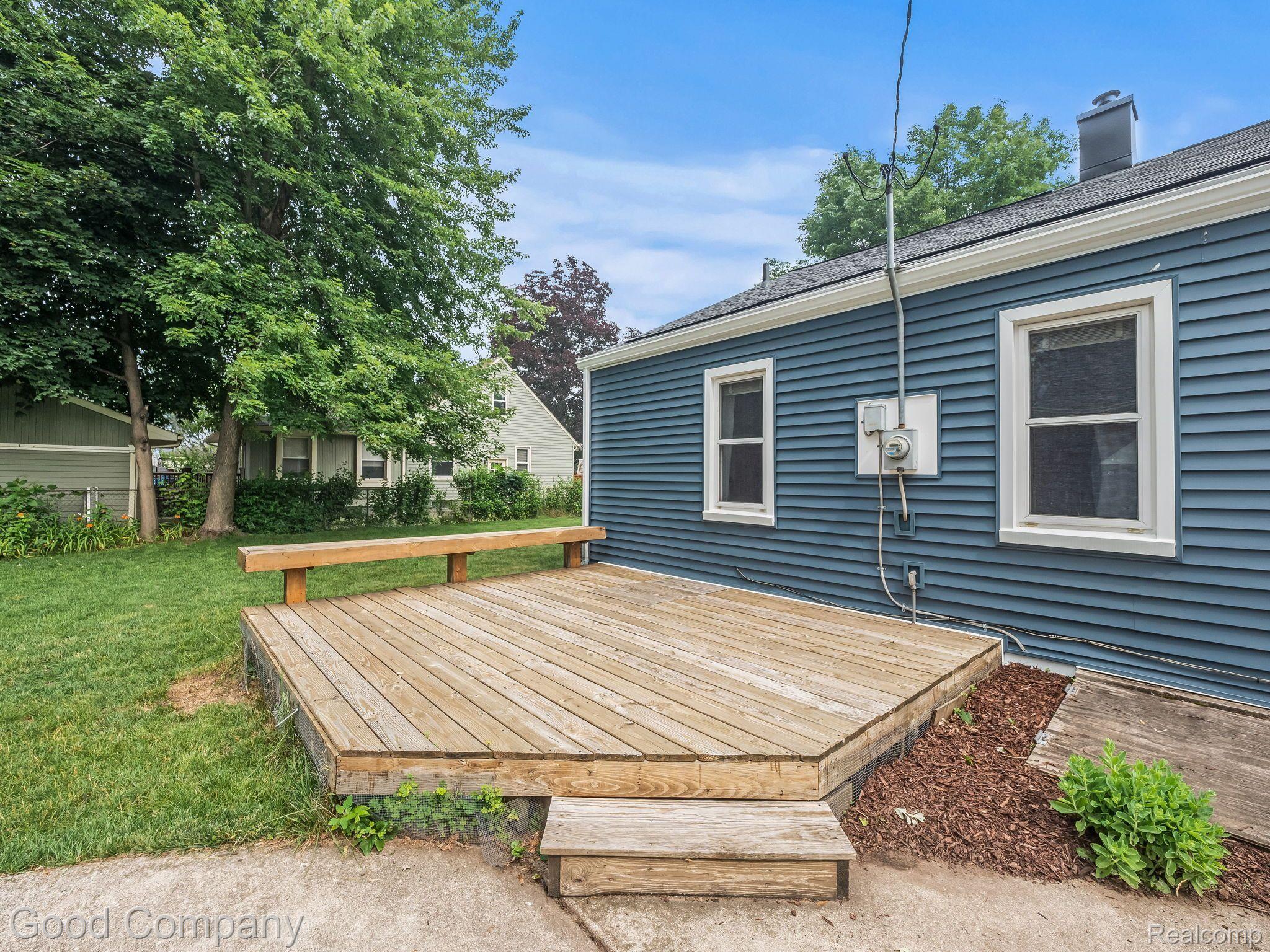 2118 ROWLAND Avenue