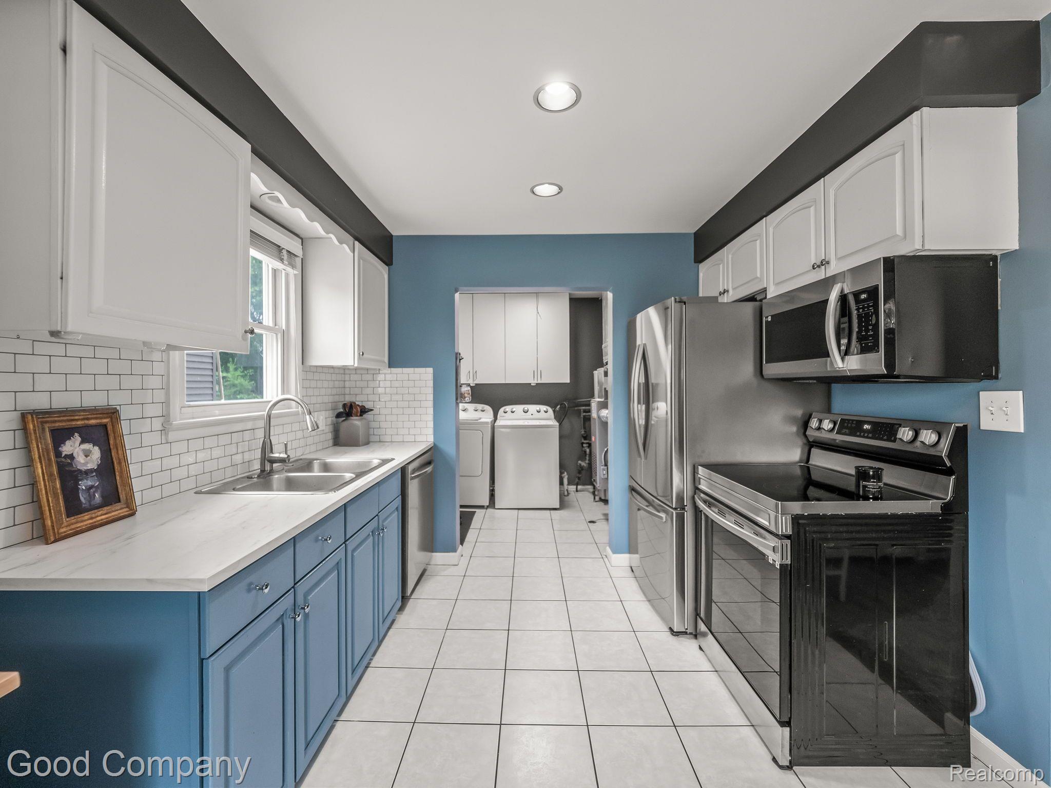 2118 ROWLAND Avenue