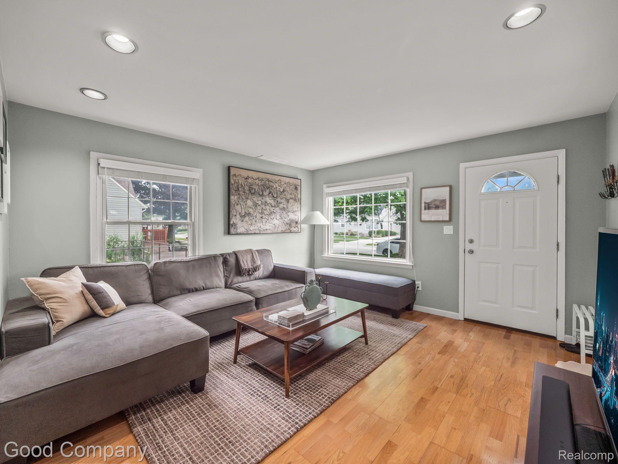 2118 ROWLAND Avenue