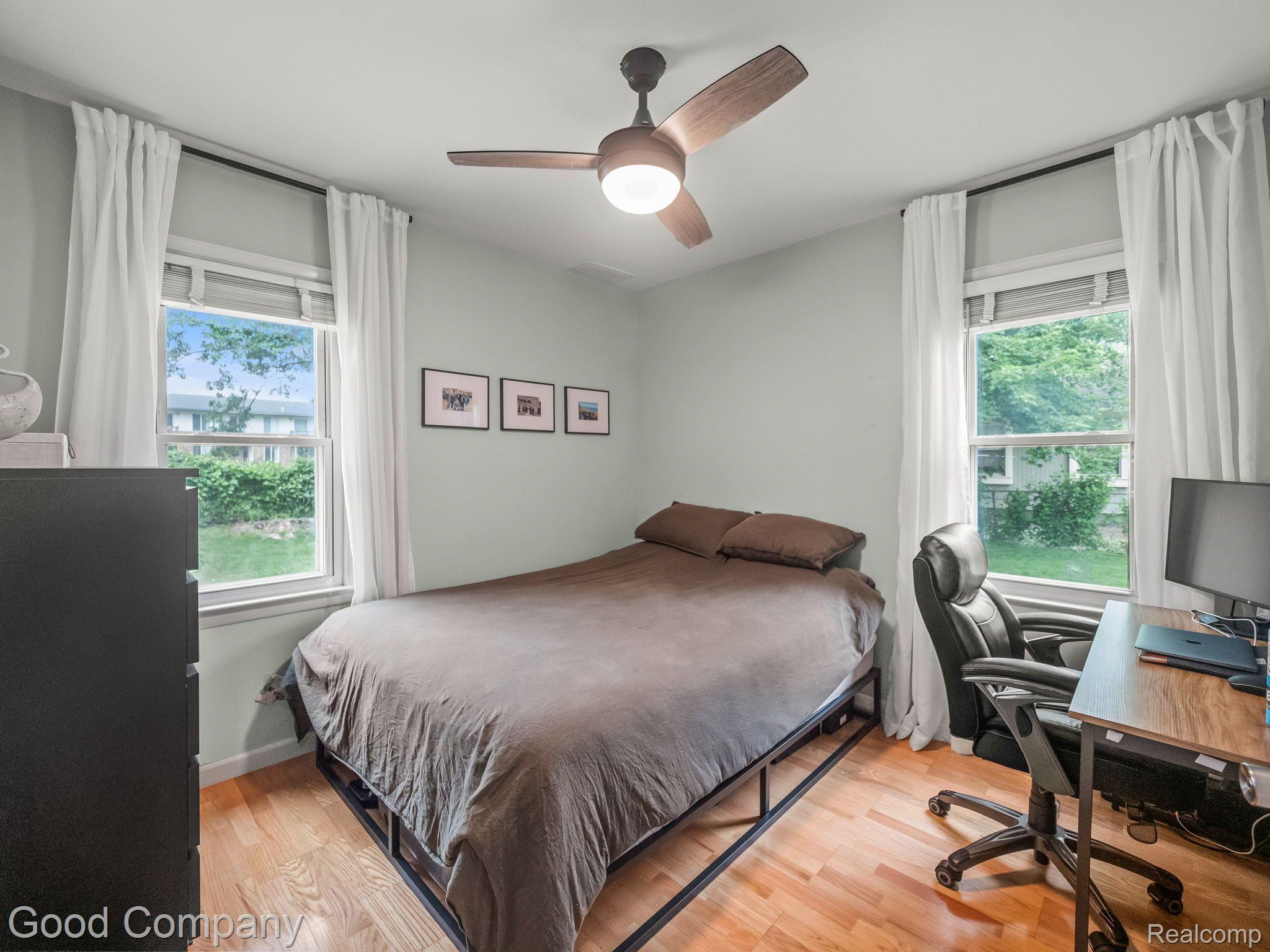 2118 ROWLAND Avenue