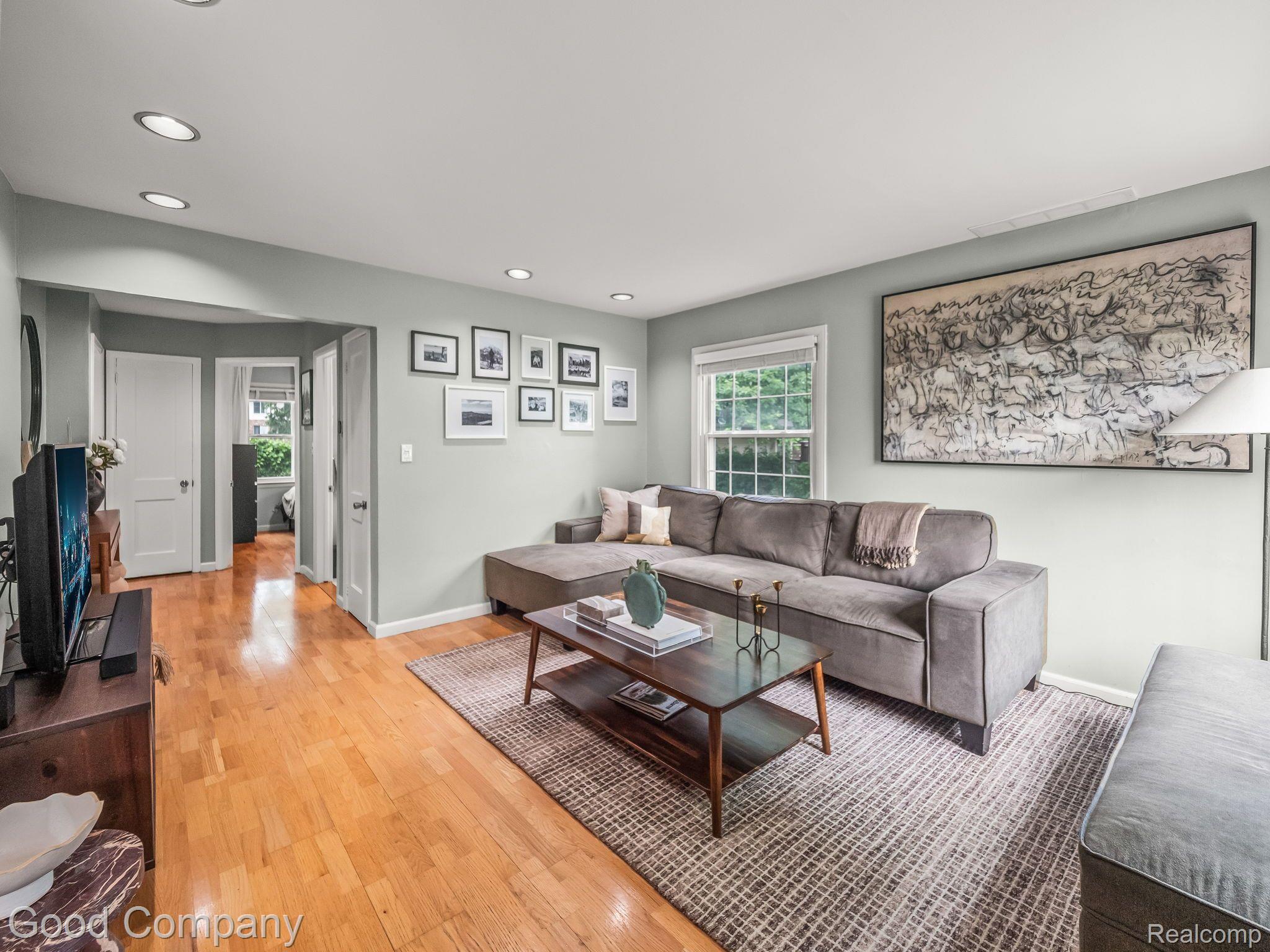 2118 ROWLAND Avenue