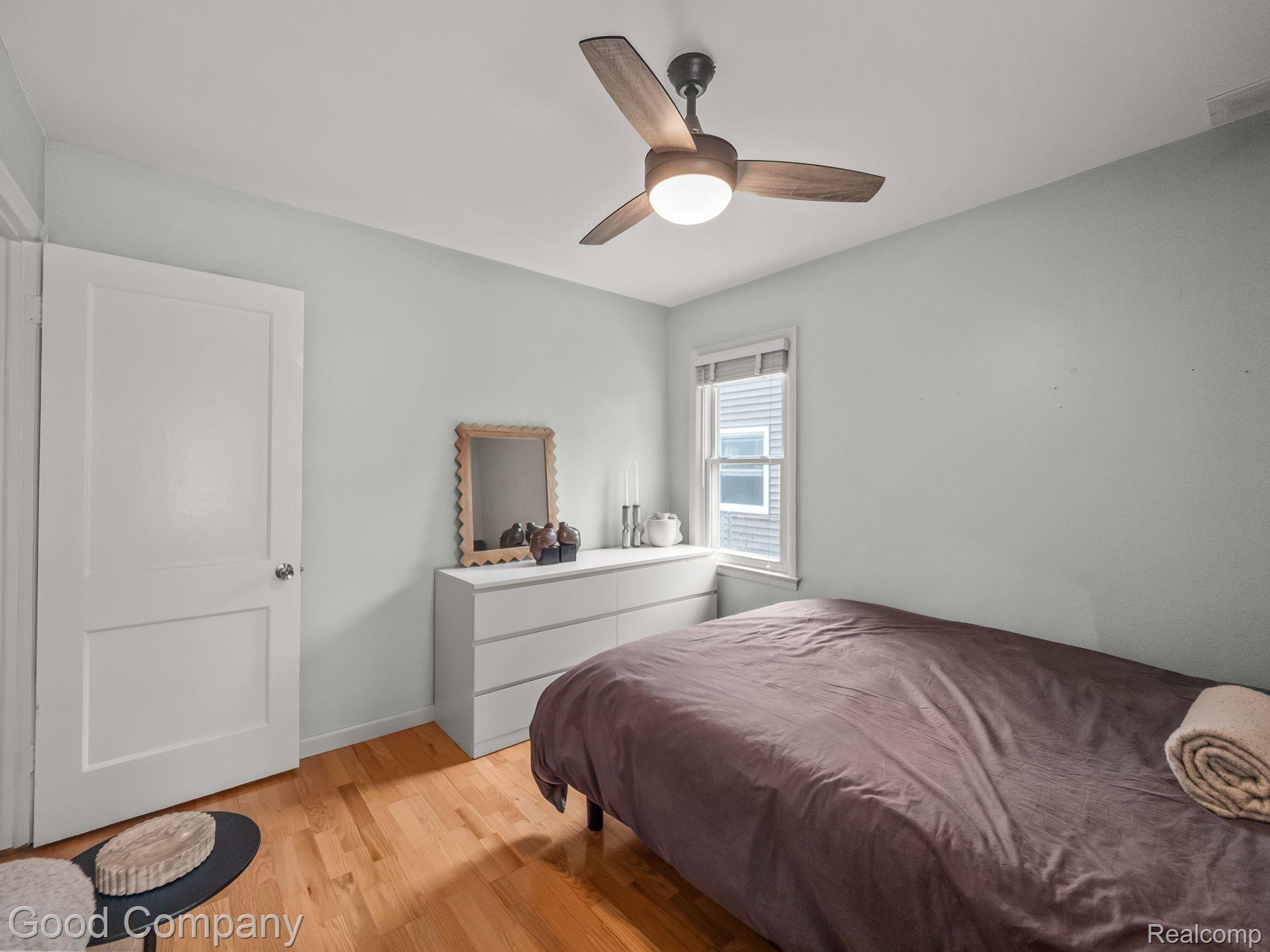 2118 ROWLAND Avenue