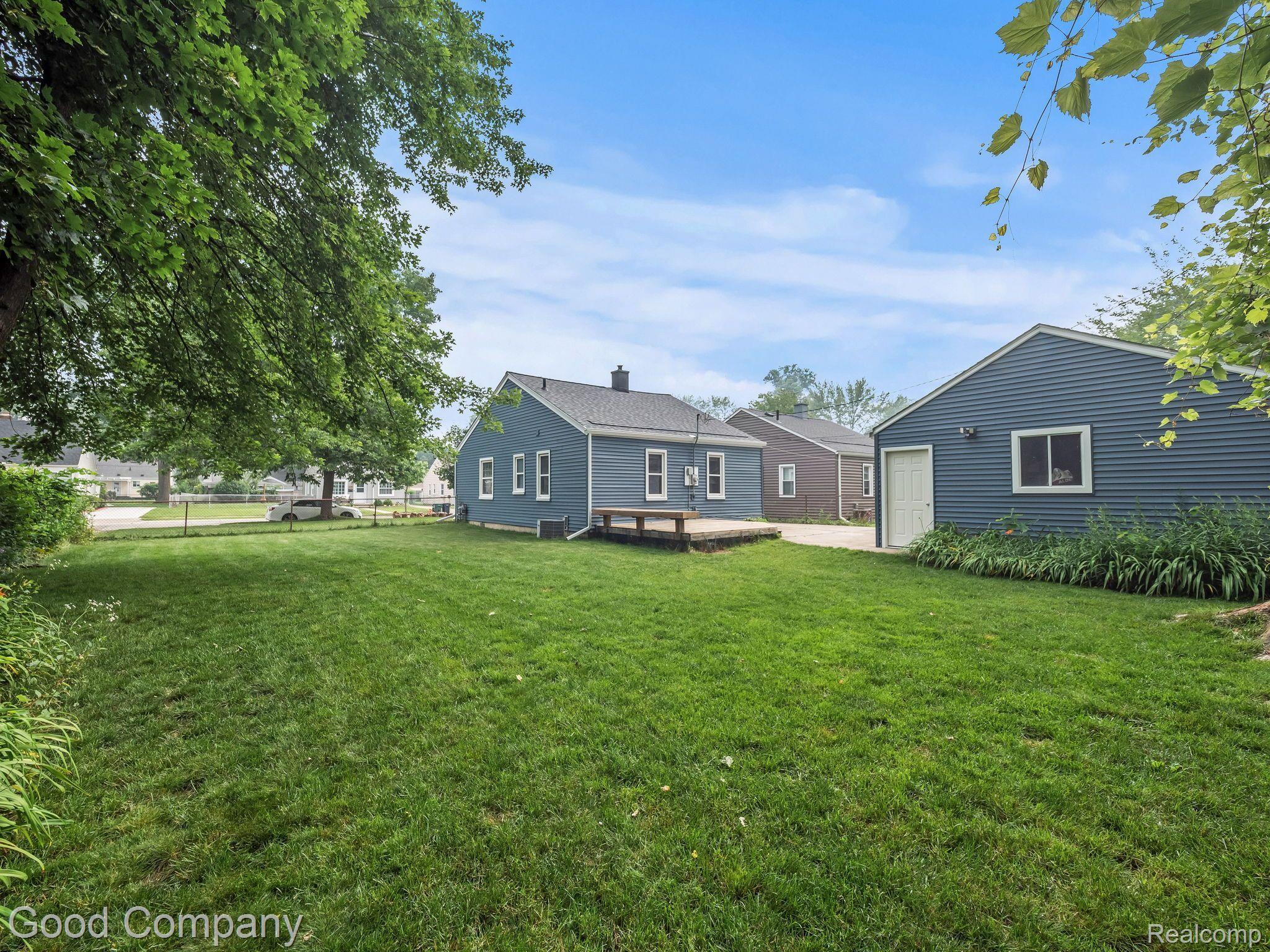 2118 ROWLAND Avenue