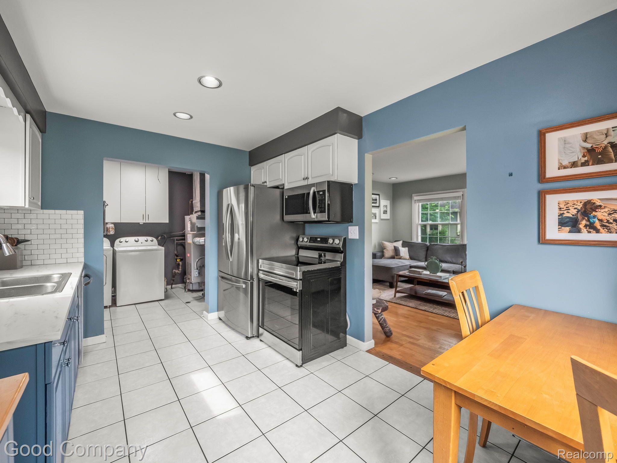 2118 ROWLAND Avenue